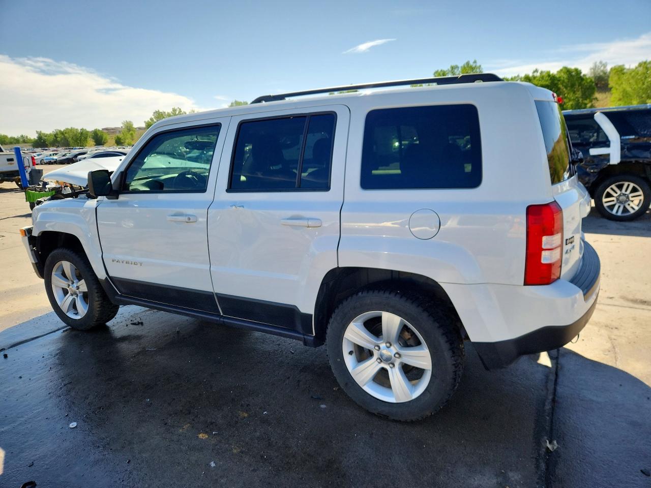 2015 Jeep Patriot Latitude White vin: 1C4NJRFBXFD332982