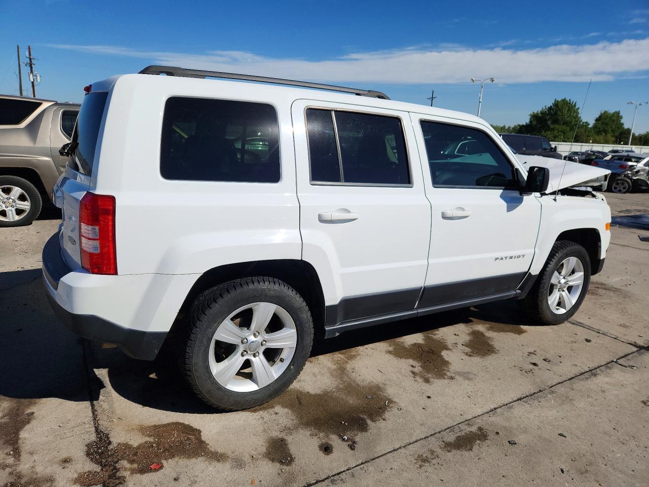 2015 Jeep Patriot Latitude White vin: 1C4NJRFBXFD332982