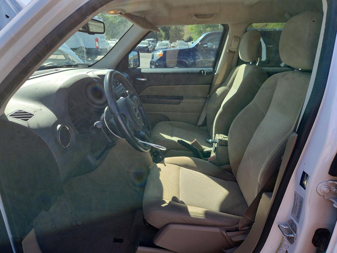 2015 Jeep Patriot Latitude White vin: 1C4NJRFBXFD332982