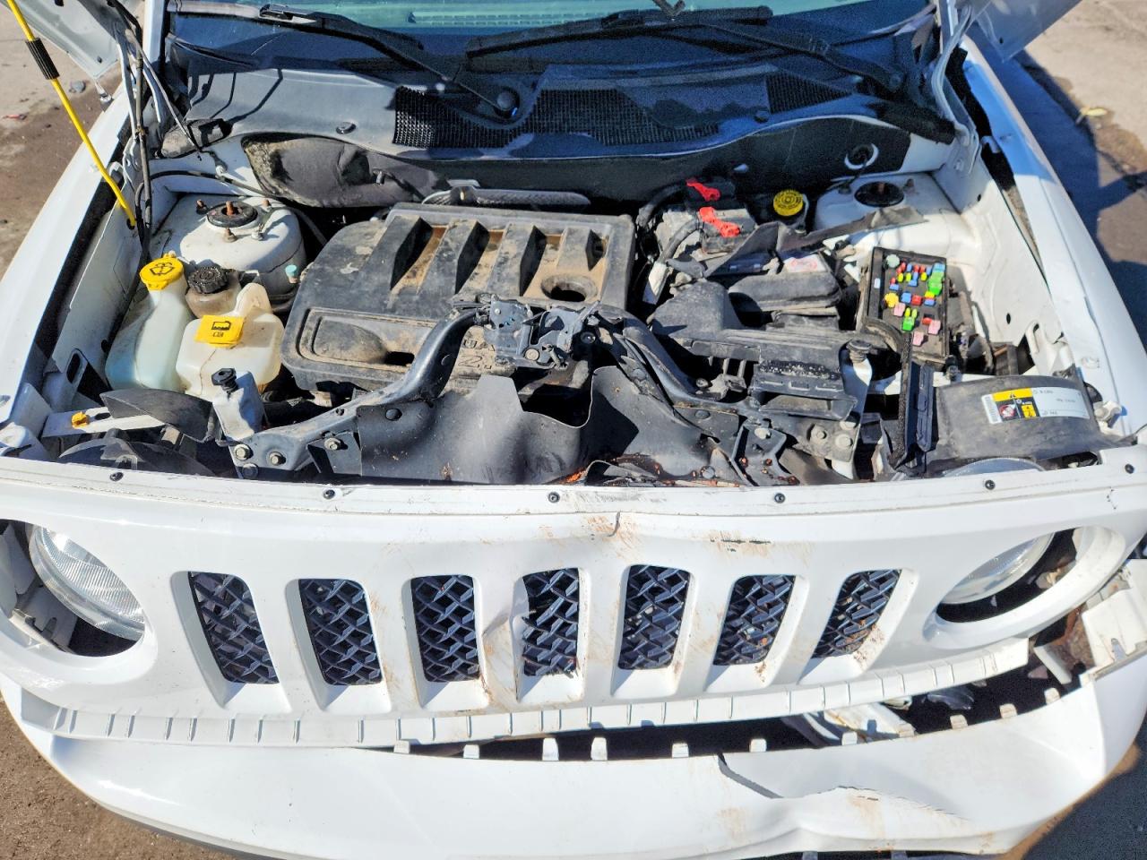 2015 Jeep Patriot Latitude White vin: 1C4NJRFBXFD332982