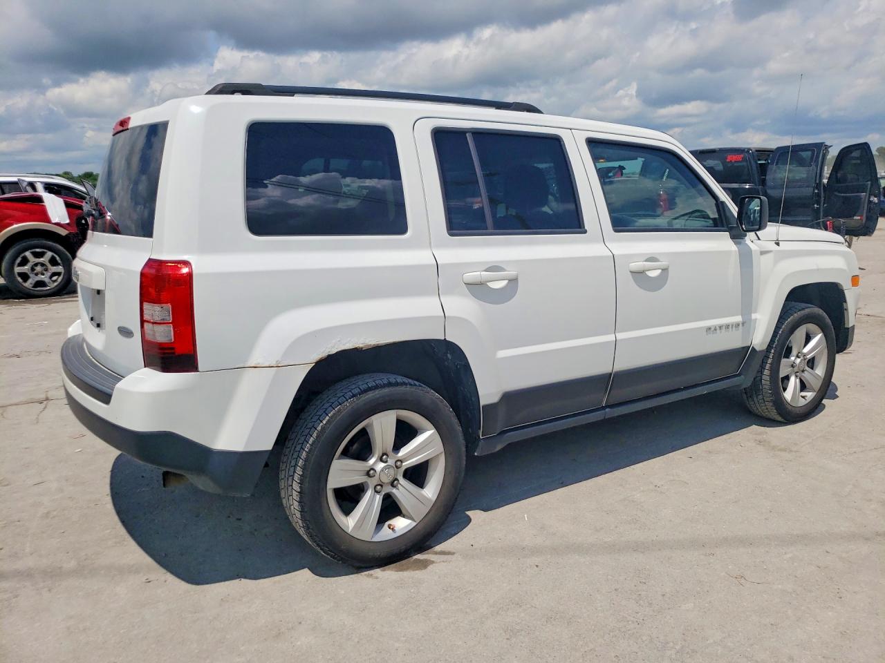 2015 Jeep Patriot Latitude White vin: 1C4NJRFBXFD376609