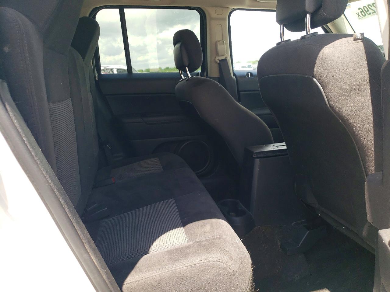 2015 Jeep Patriot Latitude White vin: 1C4NJRFBXFD376609