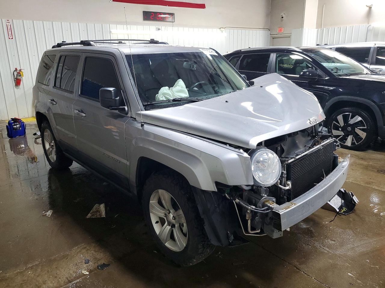 2015 Jeep Patriot Latitude Silver vin: 1C4NJRFBXFD424951