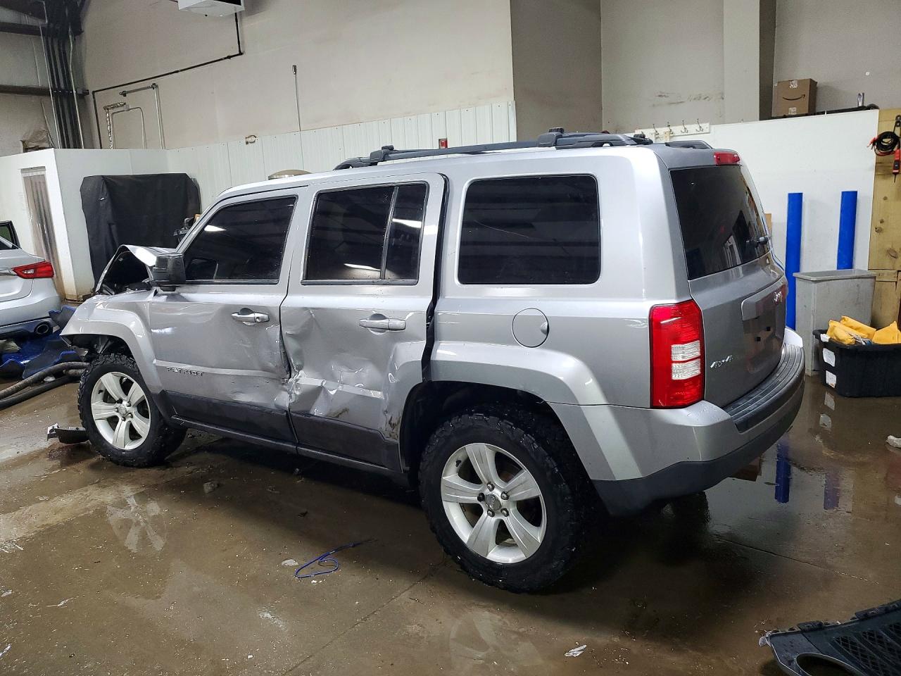 2015 Jeep Patriot Latitude Silver vin: 1C4NJRFBXFD424951