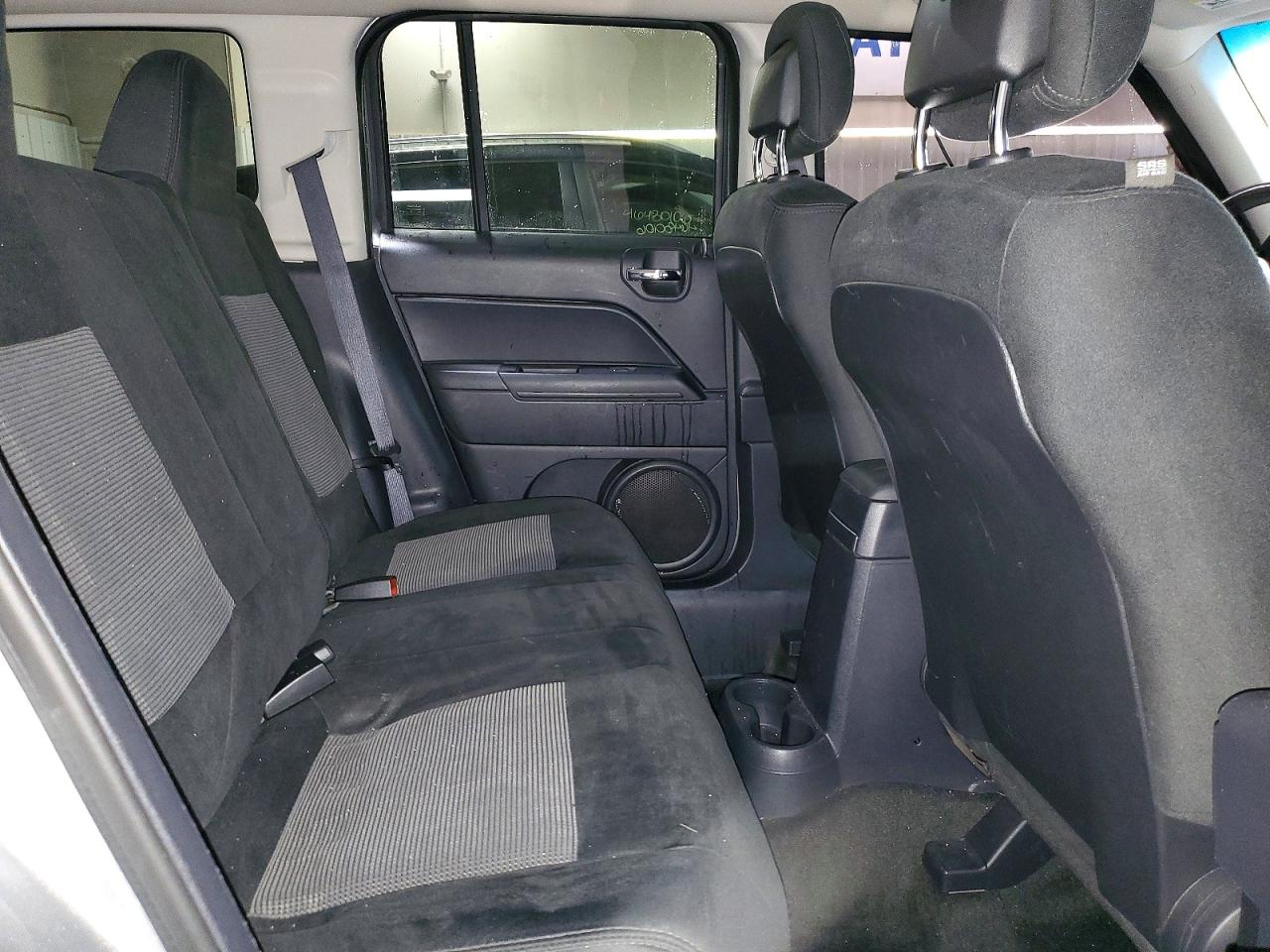2015 Jeep Patriot Latitude Silver vin: 1C4NJRFBXFD424951