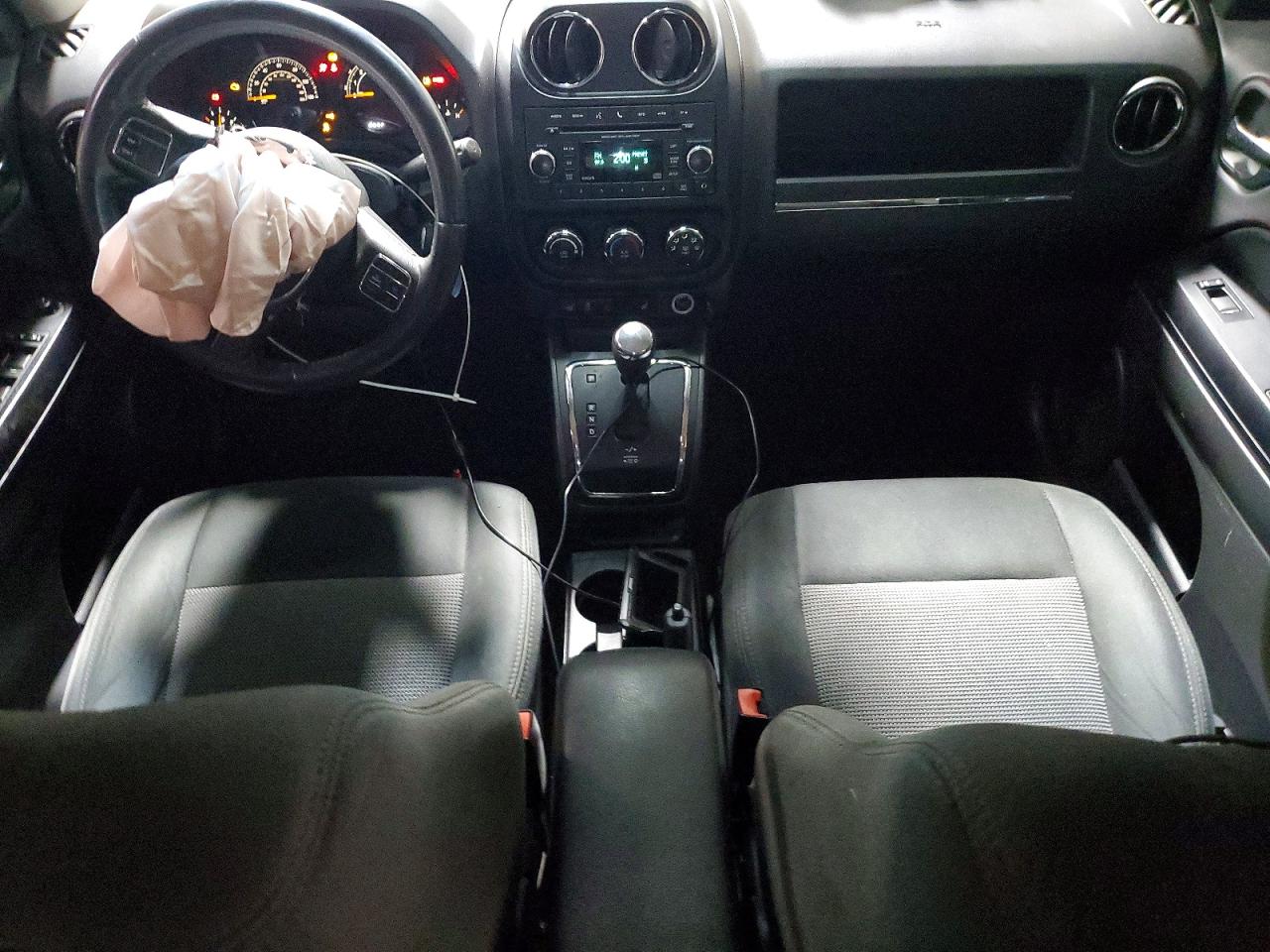 2015 Jeep Patriot Latitude Silver vin: 1C4NJRFBXFD424951