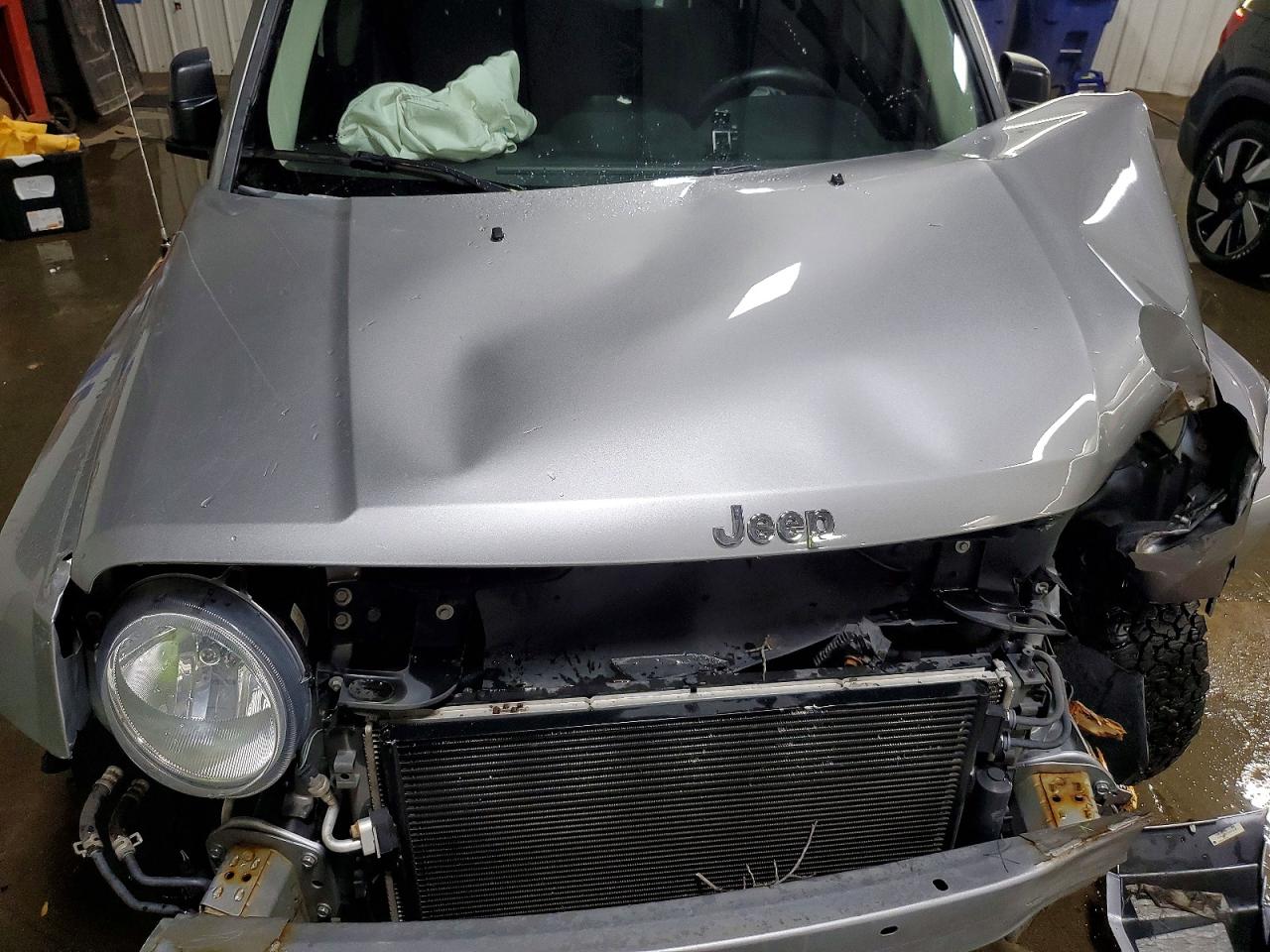 2015 Jeep Patriot Latitude Silver vin: 1C4NJRFBXFD424951