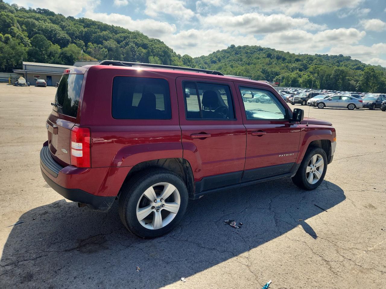 2016 Jeep Patriot Latitude Burgundy vin: 1C4NJRFBXGD647279