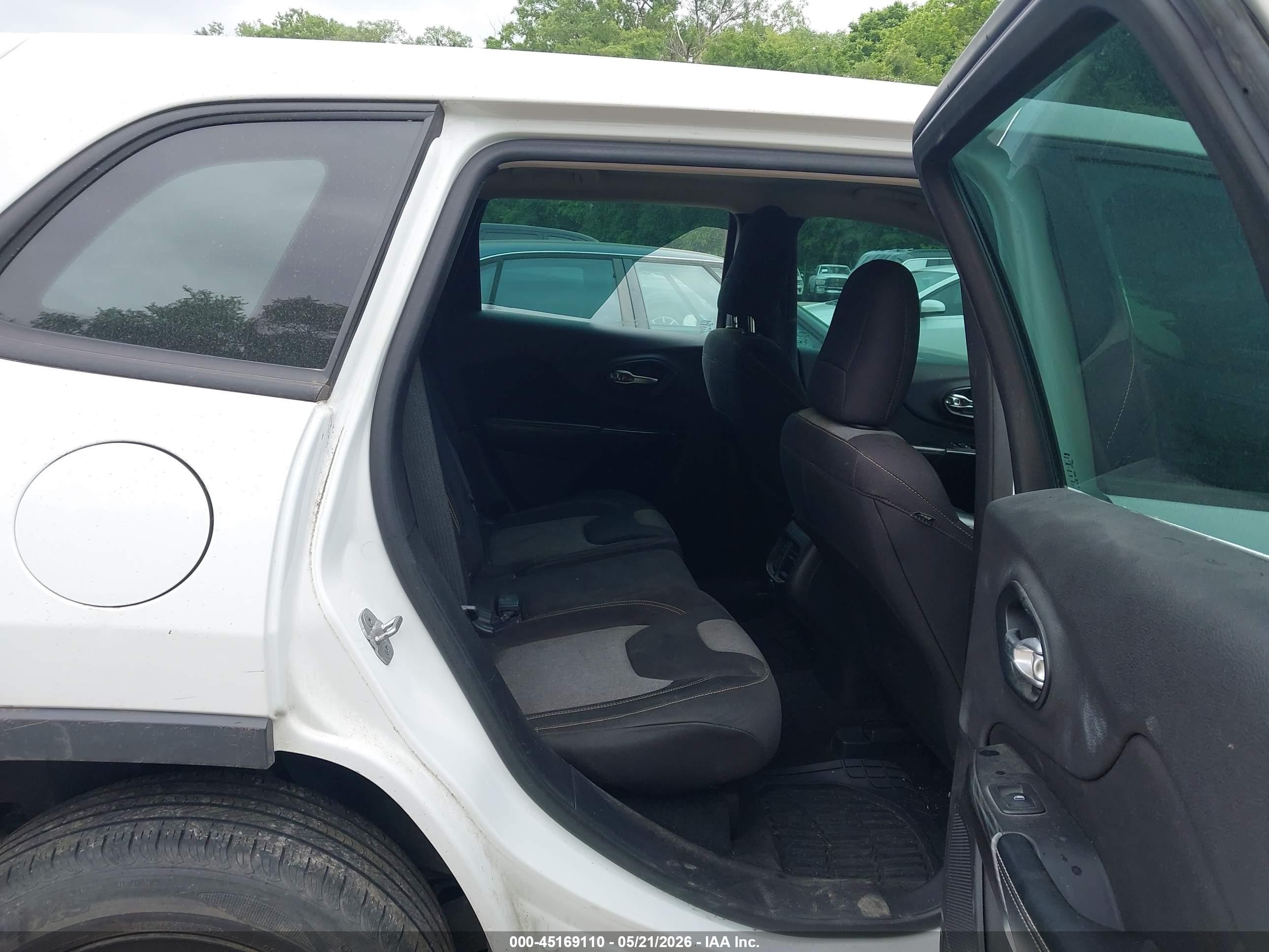 2014 Jeep Cherokee Sport White vin: 1C4PJLAB0EW104554
