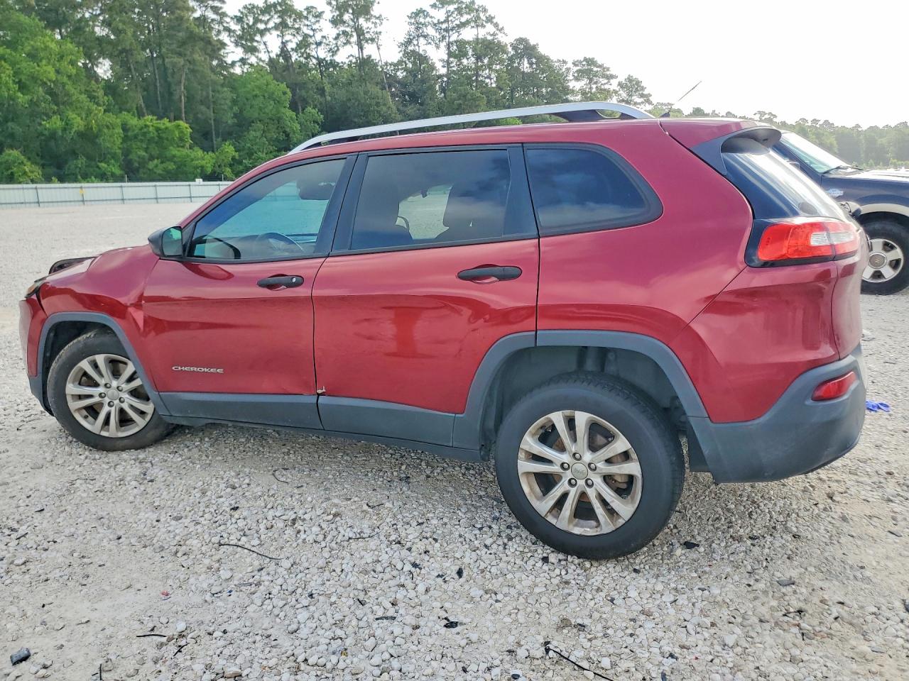 2015 Jeep Cherokee Sport Red vin: 1C4PJLAB0FW628384