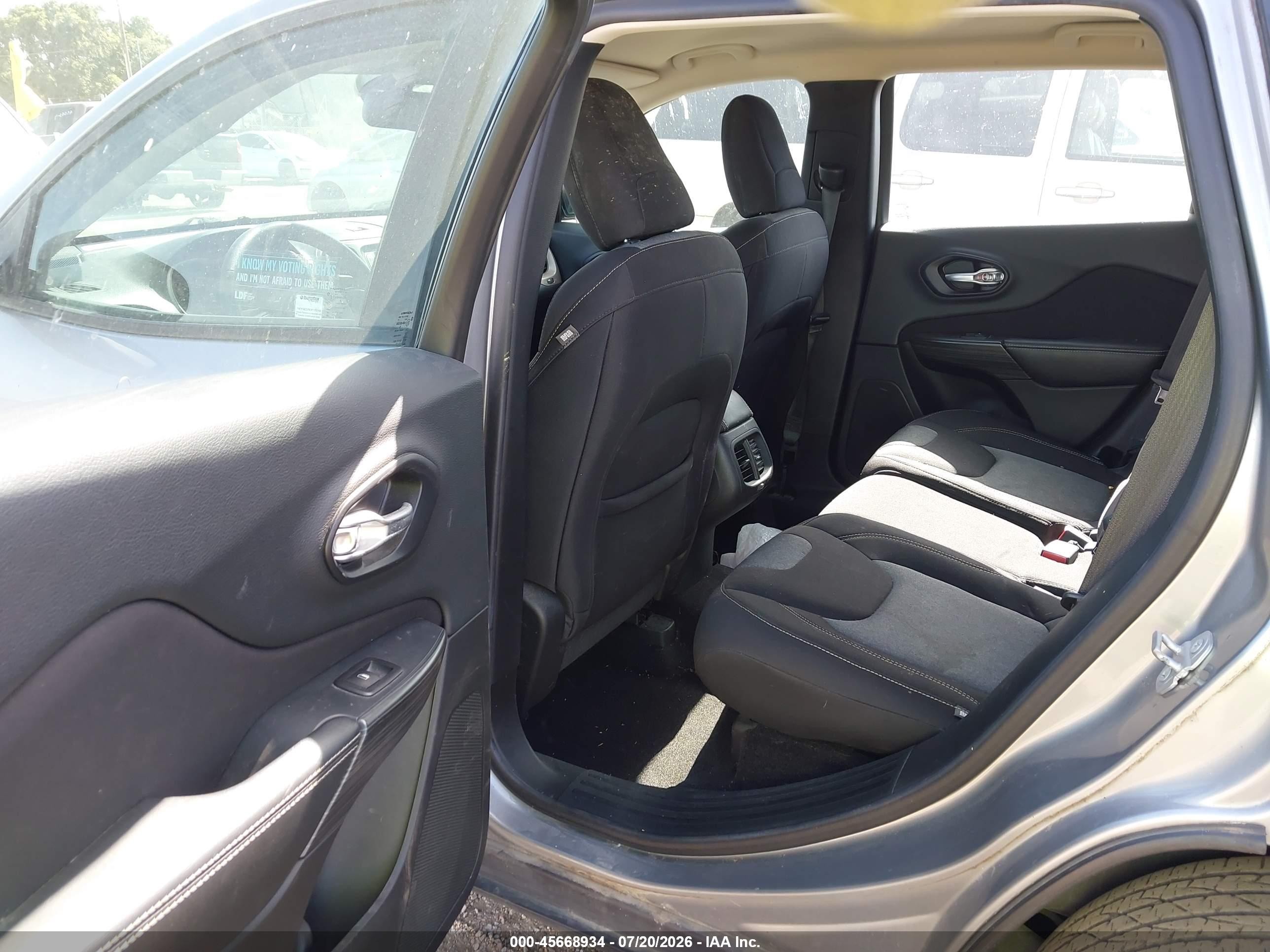 2015 Jeep Cherokee Sport Серый vin: 1C4PJLAB0FW684406