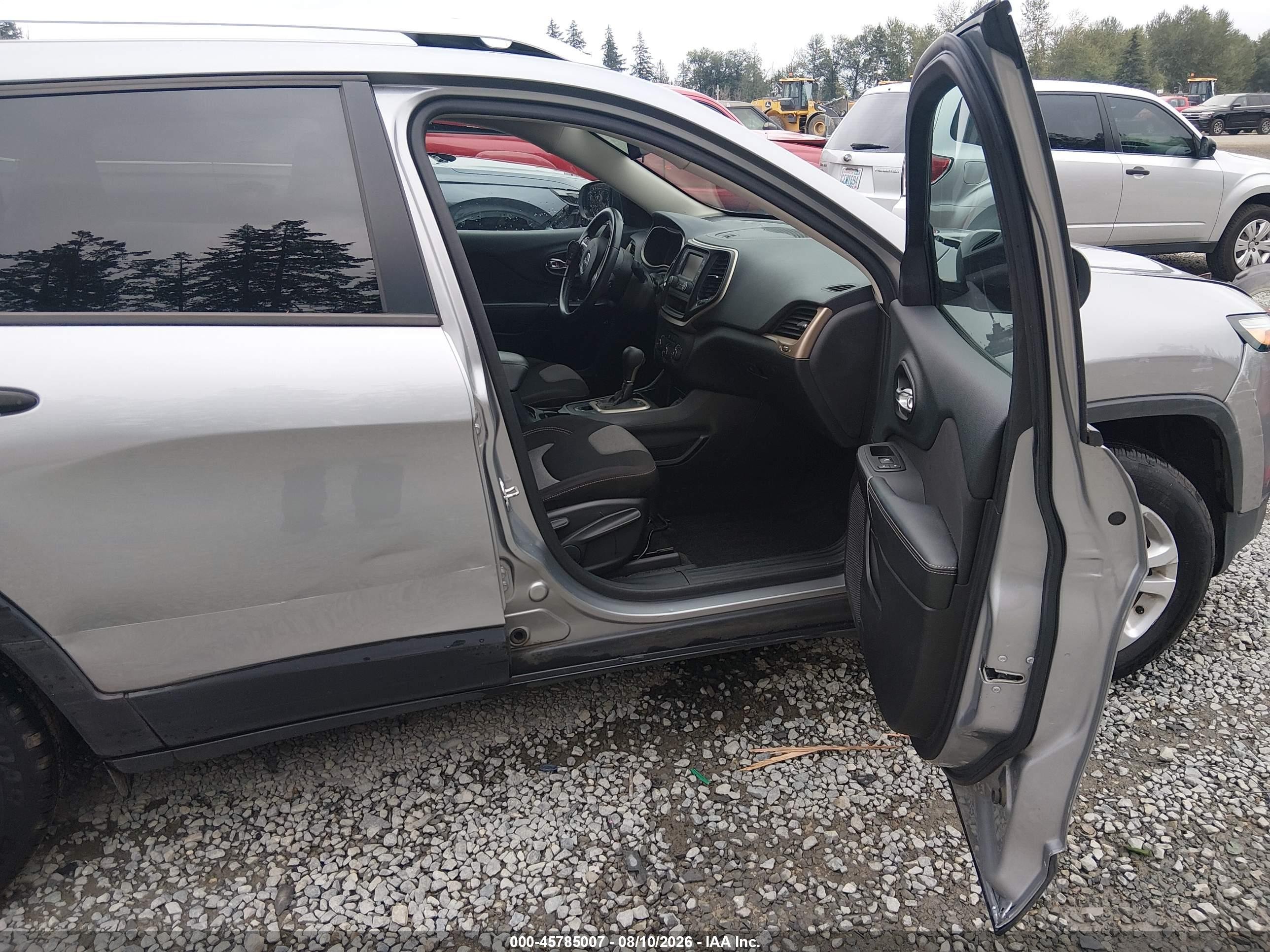 2015 Jeep Cherokee Sport Silver vin: 1C4PJLAB0FW689217