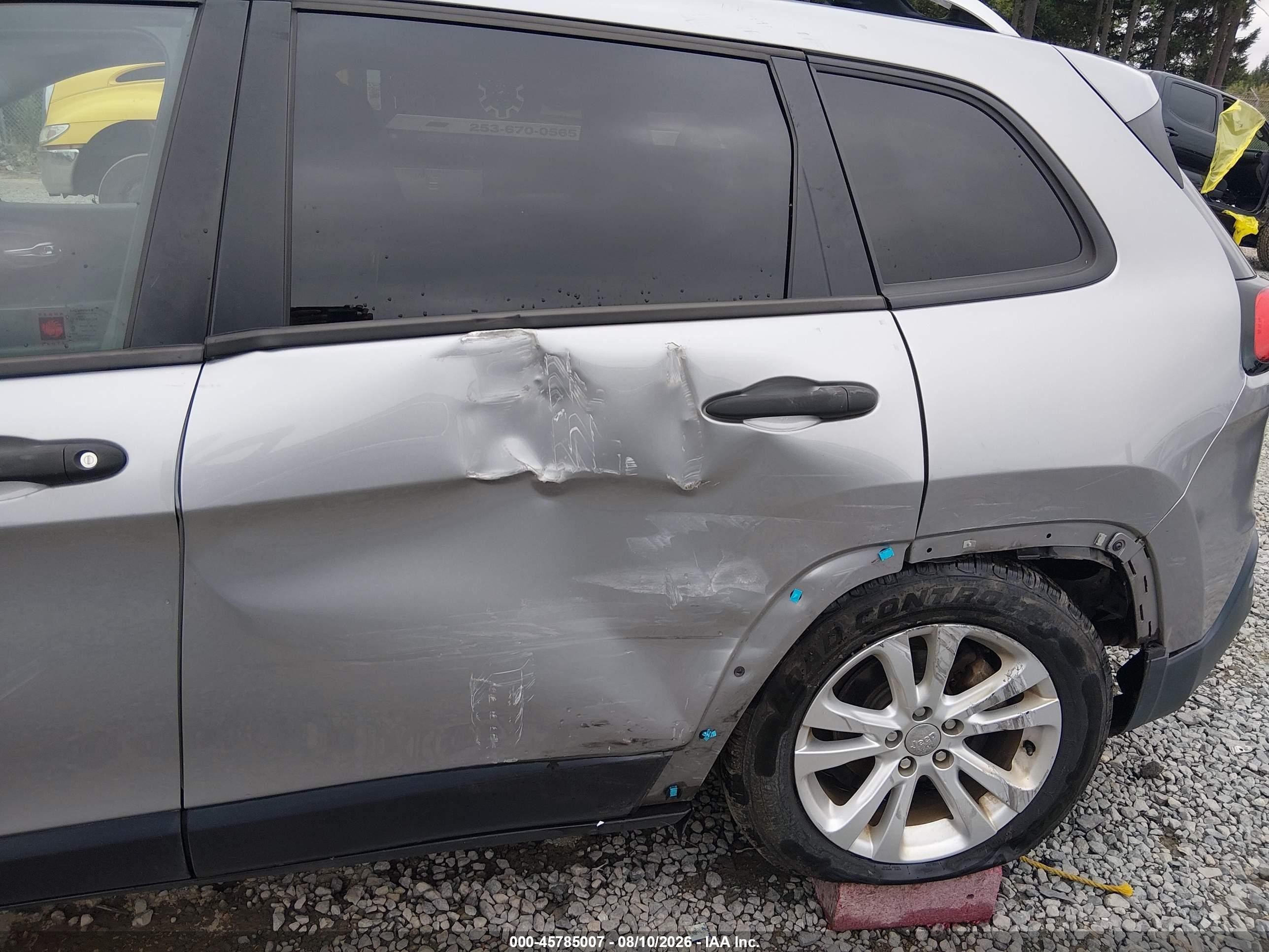 2015 Jeep Cherokee Sport Silver vin: 1C4PJLAB0FW689217