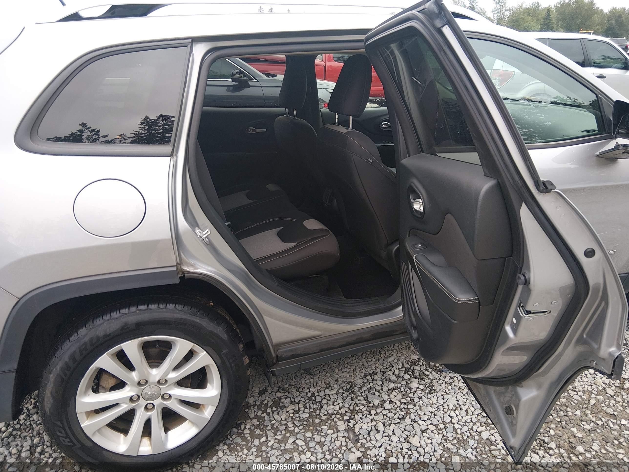 2015 Jeep Cherokee Sport Silver vin: 1C4PJLAB0FW689217