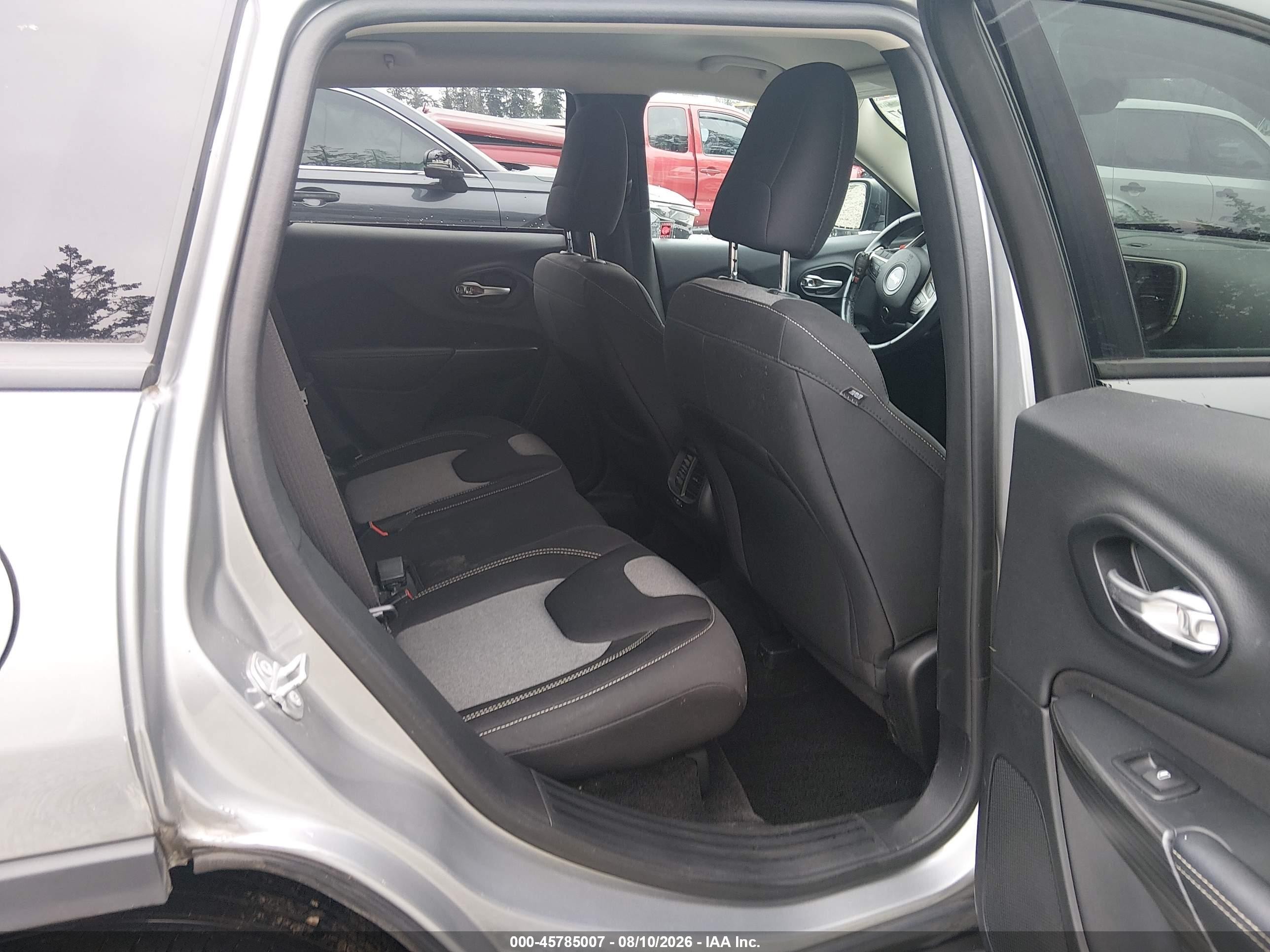 2015 Jeep Cherokee Sport Silver vin: 1C4PJLAB0FW689217