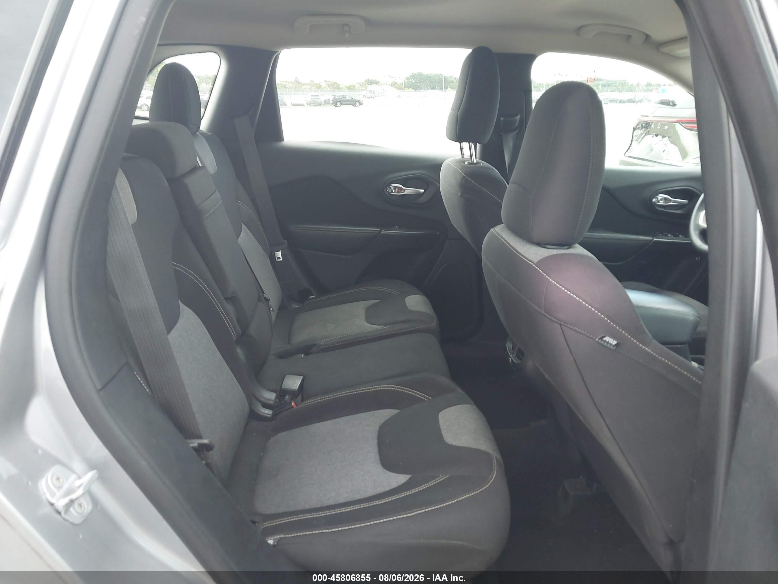 2014 Jeep Cherokee Sport Серебряный vin: 1C4PJLAB1EW123226