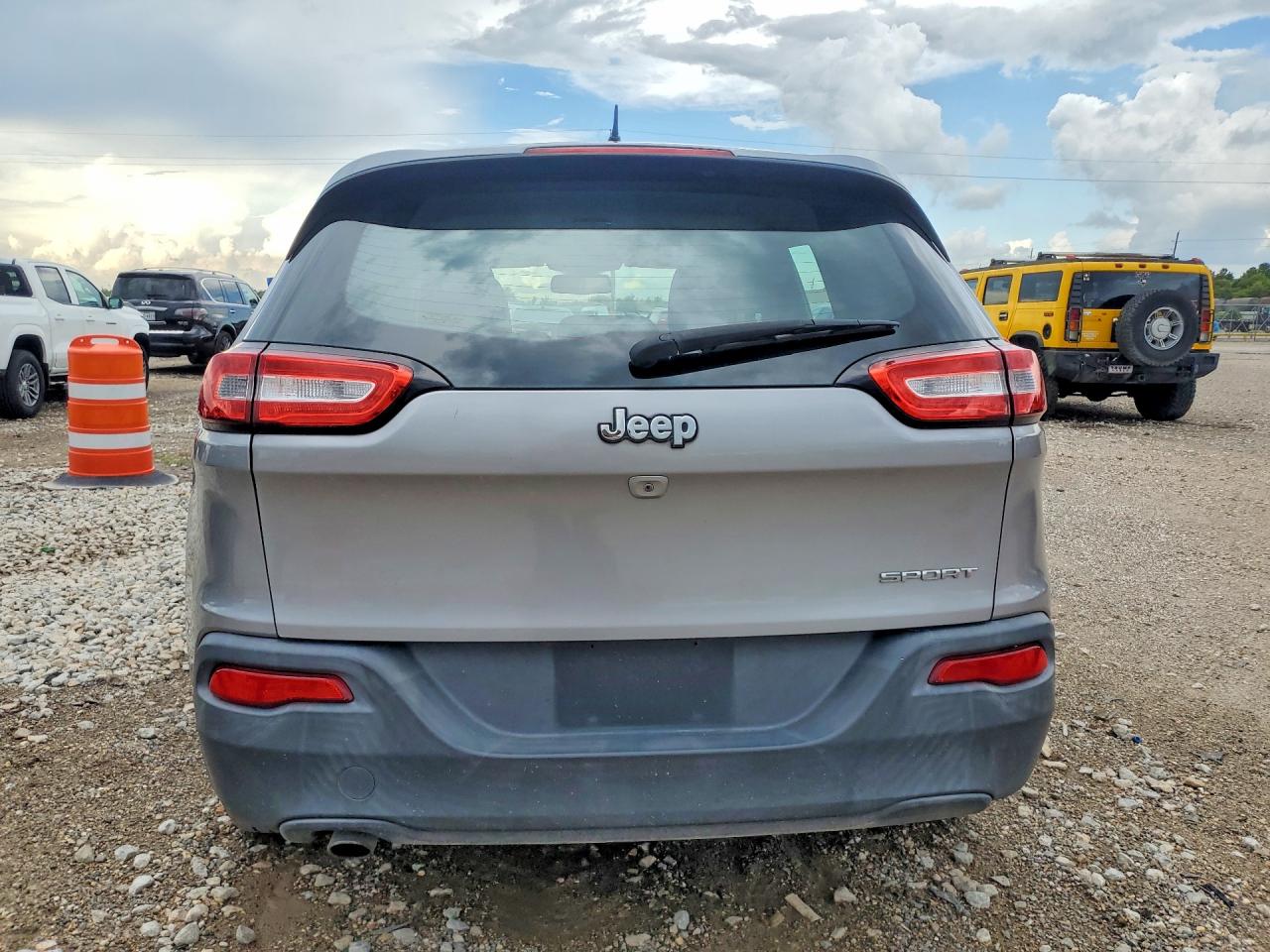 2015 Jeep Cherokee Sport Серебряный vin: 1C4PJLAB1FW579213