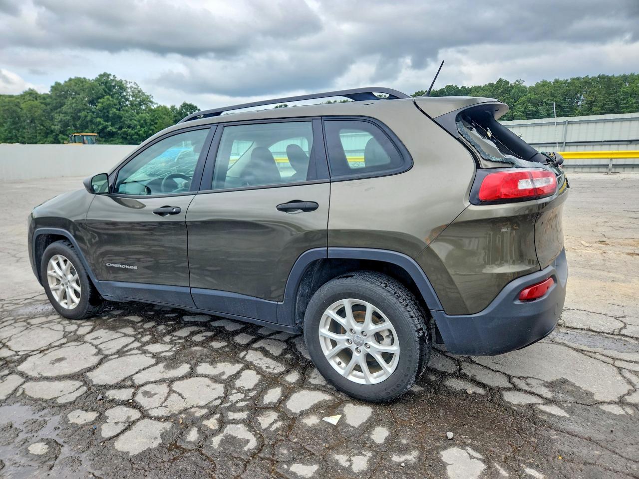2015 Jeep Cherokee Sport Зеленый vin: 1C4PJLAB1FW637112