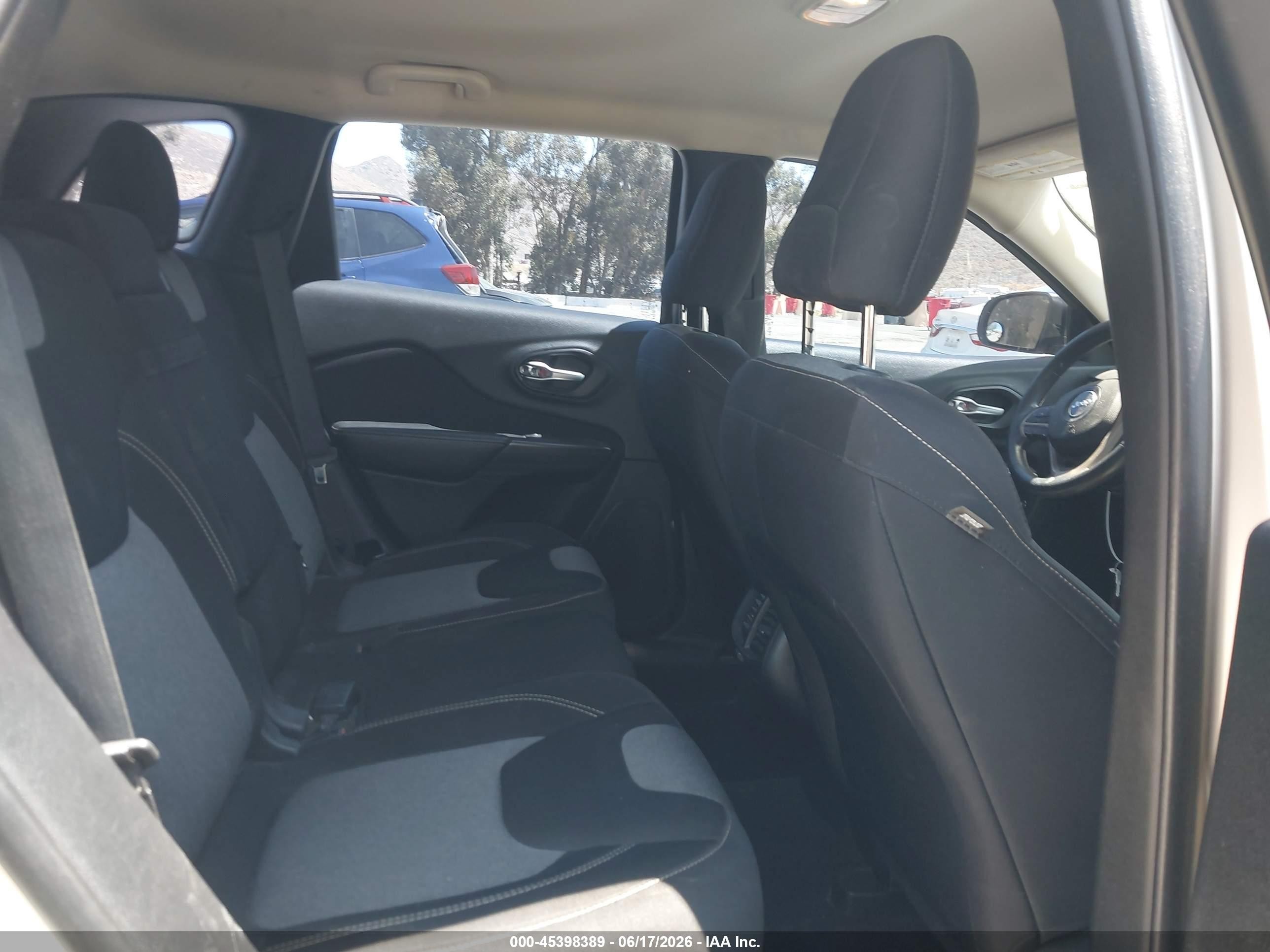 2015 Jeep Cherokee Sport Champagne vin: 1C4PJLAB1FW700628