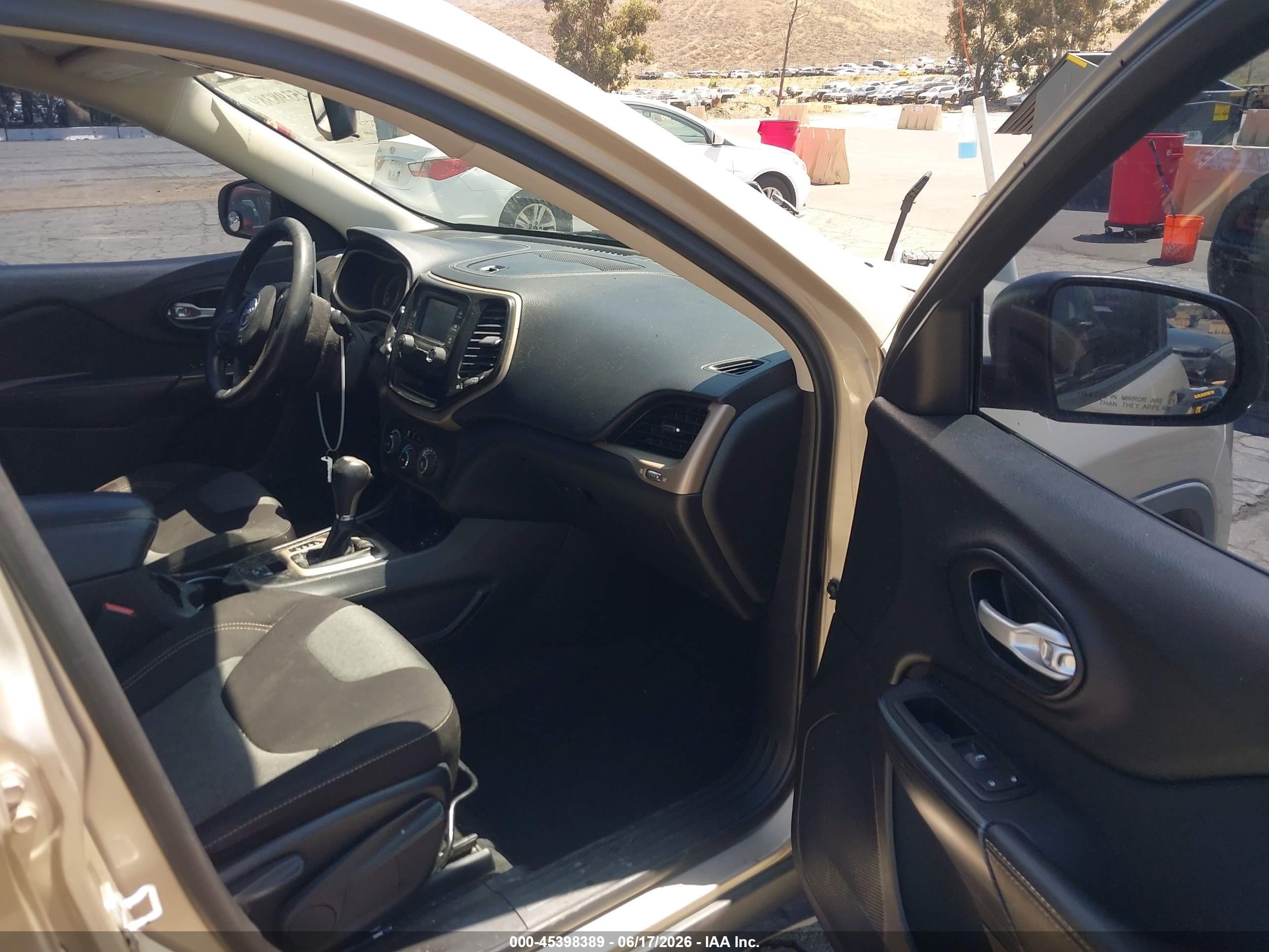 2015 Jeep Cherokee Sport Champagne vin: 1C4PJLAB1FW700628
