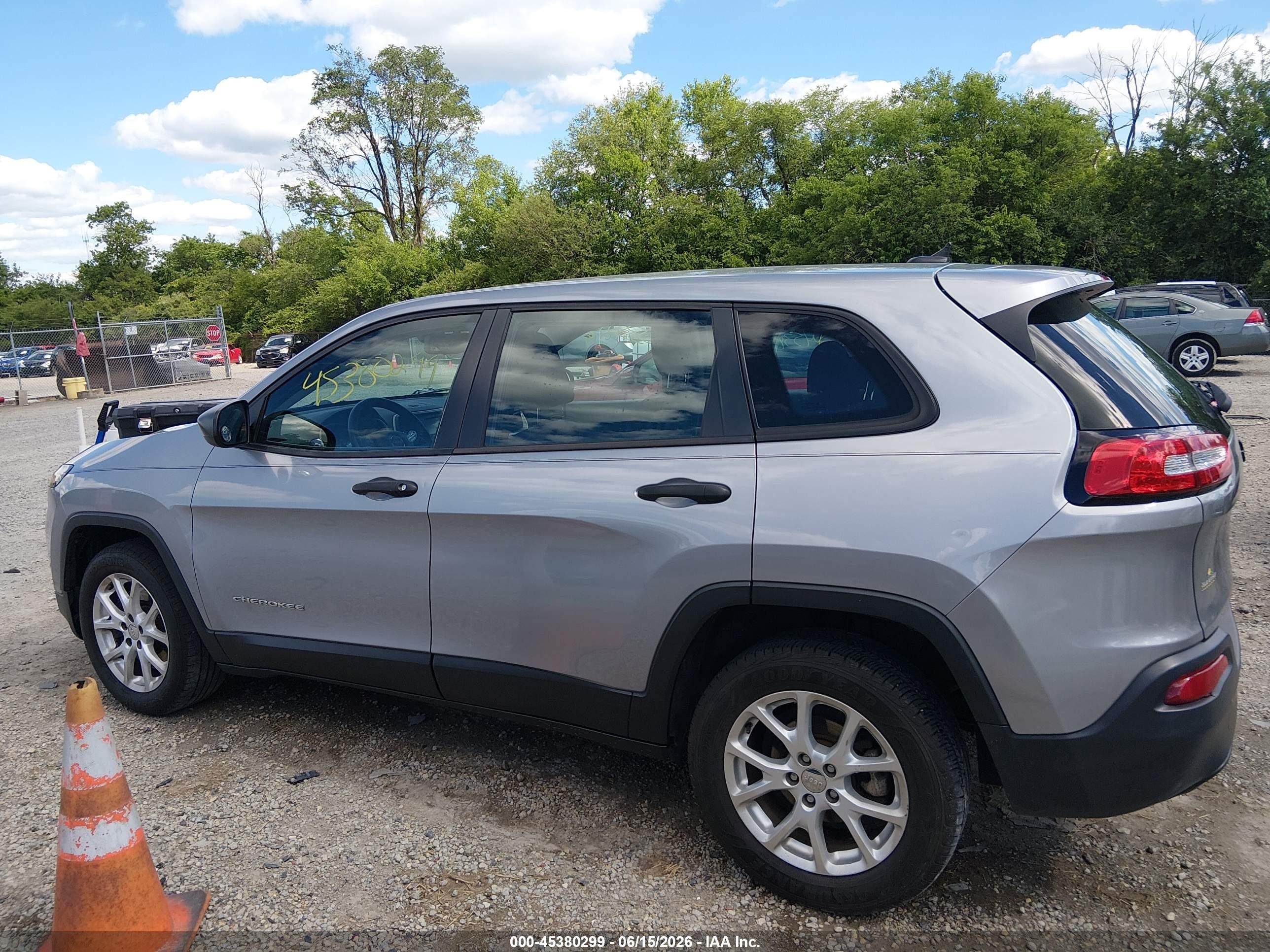 2014 Jeep Cherokee Sport Серебряный vin: 1C4PJLAB2EW157854