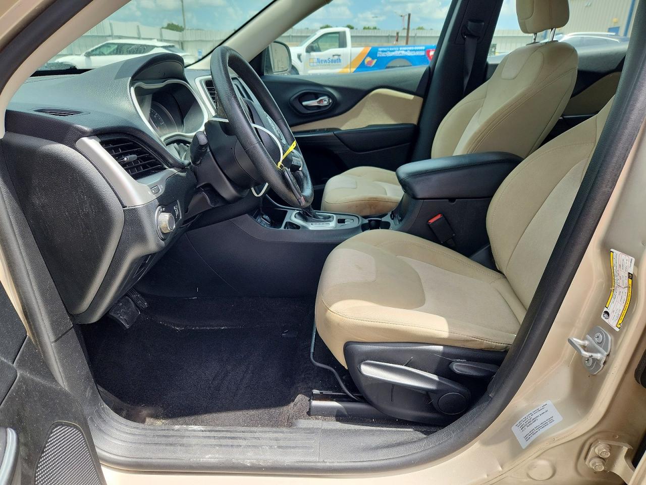 2015 Jeep Cherokee Sport Tan vin: 1C4PJLAB2FW596585