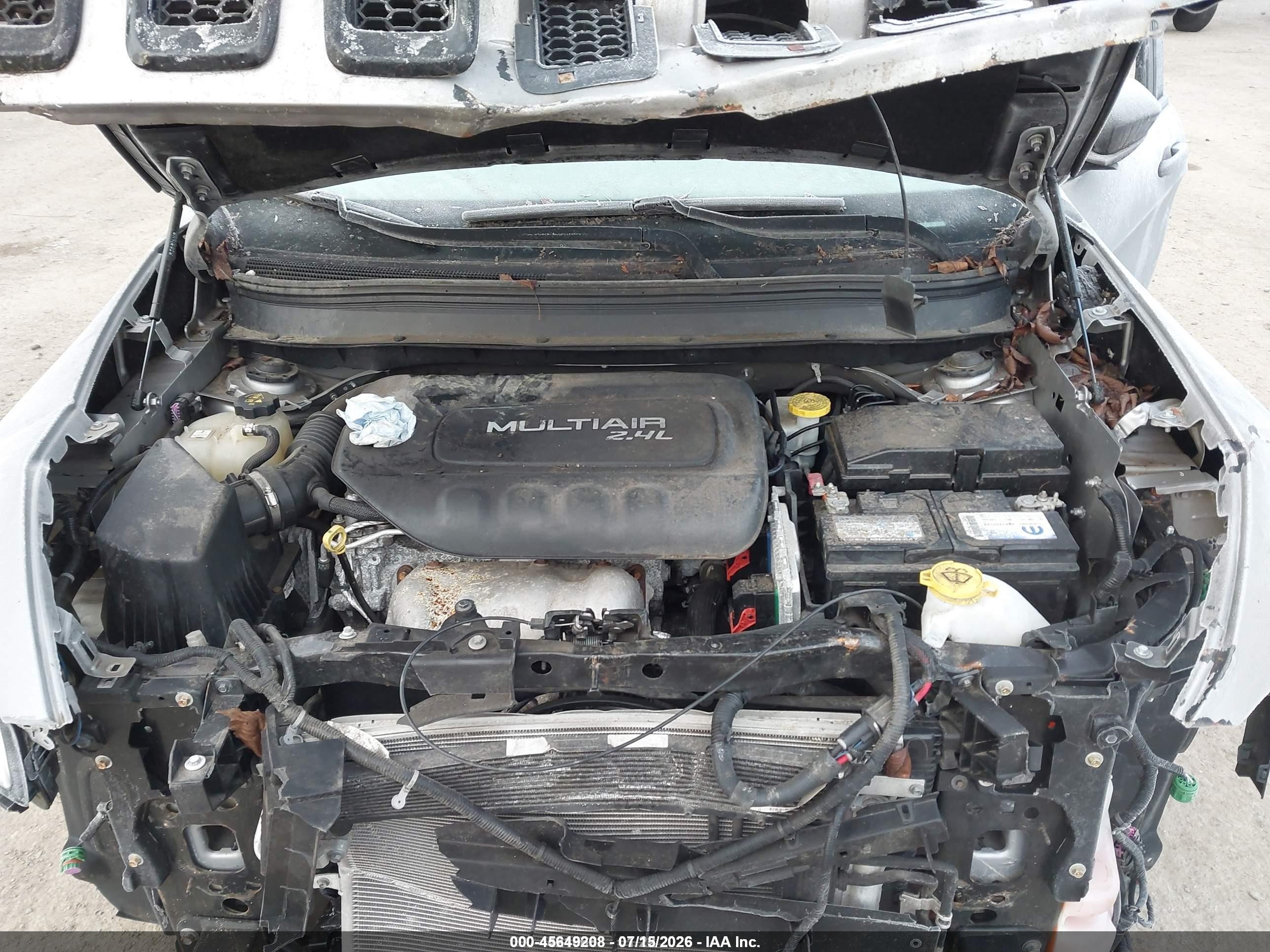 2015 Jeep Cherokee Sport Silver vin: 1C4PJLAB2FW637068