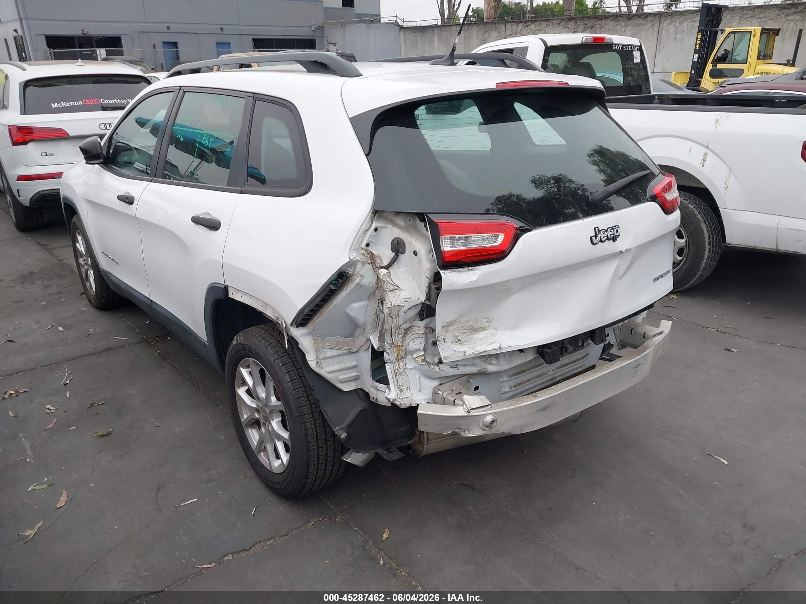 2015 Jeep Cherokee Sport White vin: 1C4PJLAB2FW678347