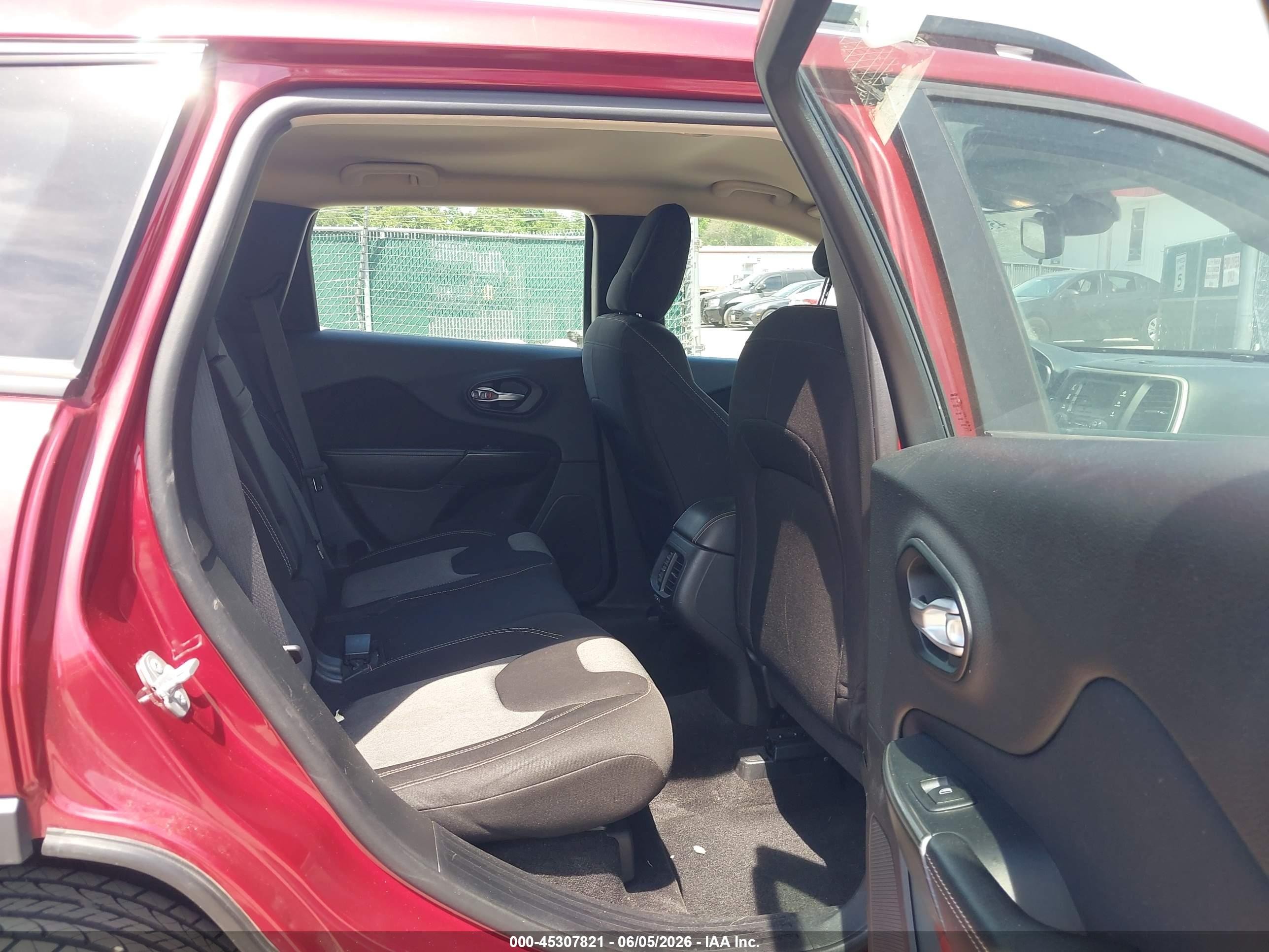 2015 Jeep Cherokee Sport Red vin: 1C4PJLAB2FW700671
