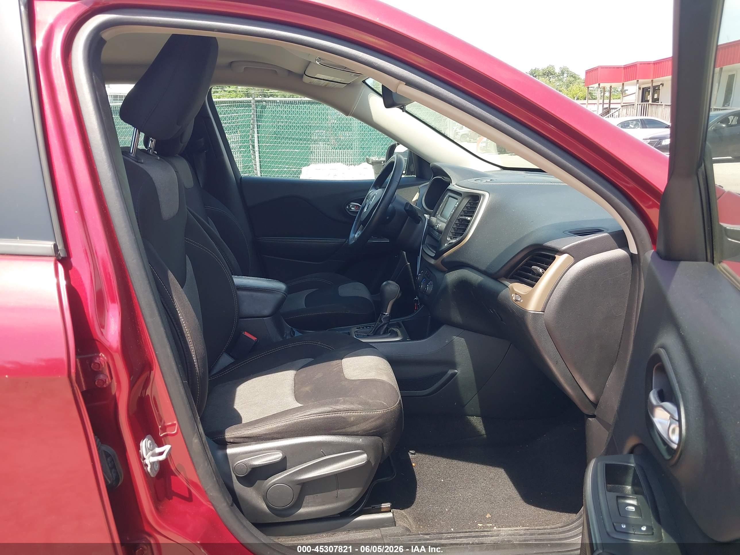 2015 Jeep Cherokee Sport Red vin: 1C4PJLAB2FW700671
