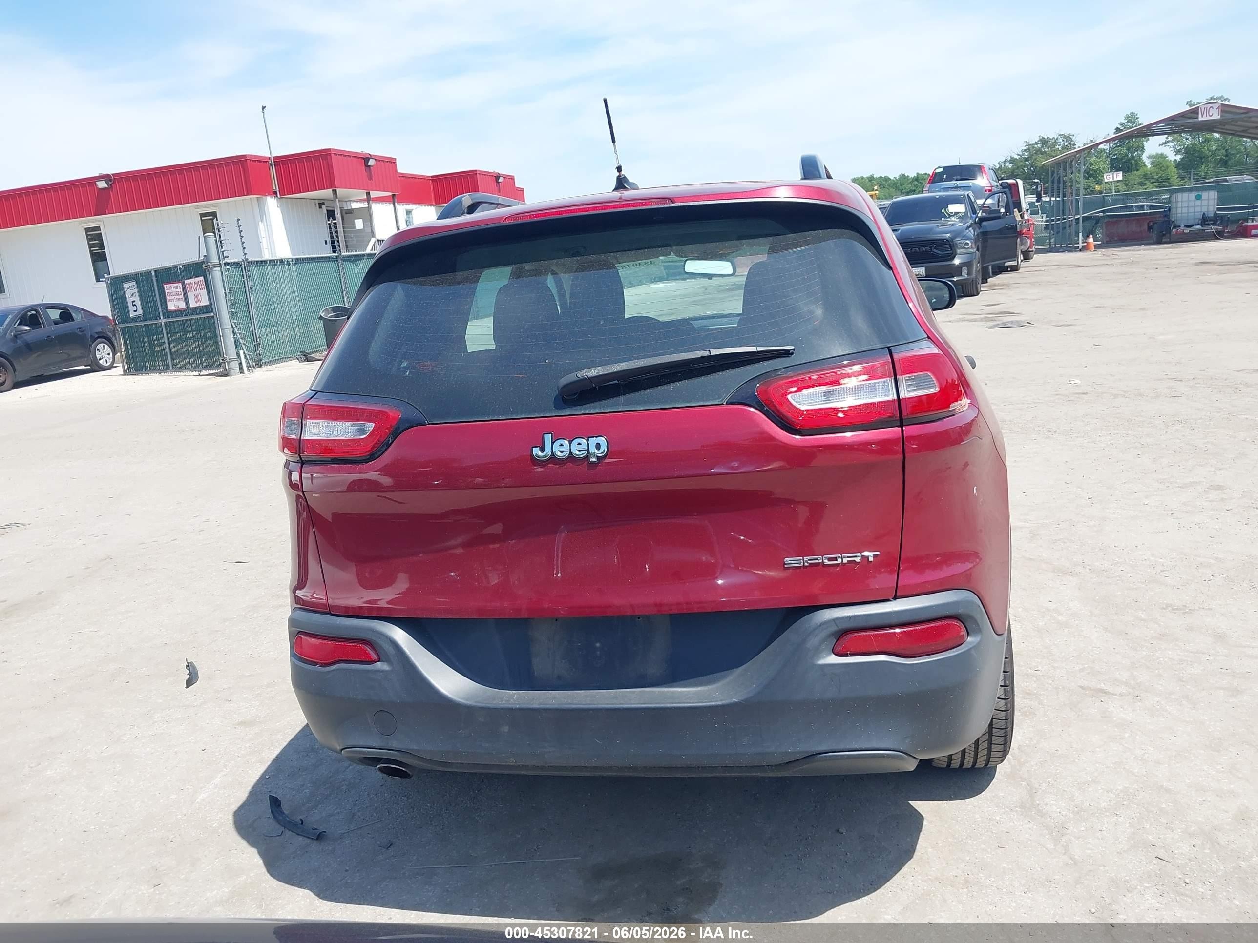 2015 Jeep Cherokee Sport Red vin: 1C4PJLAB2FW700671