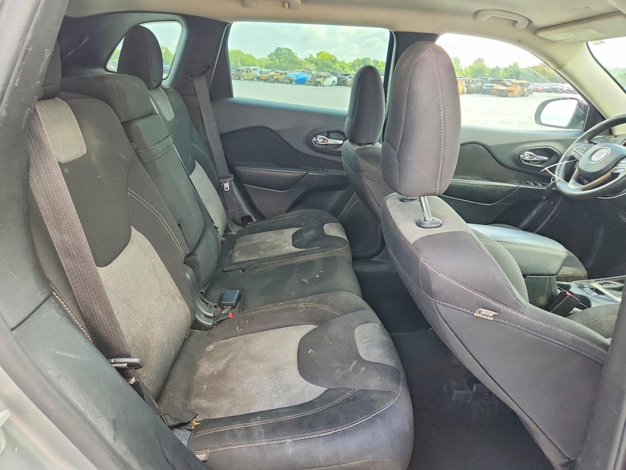 2015 Jeep Cherokee Sport Silver vin: 1C4PJLAB2FW760174