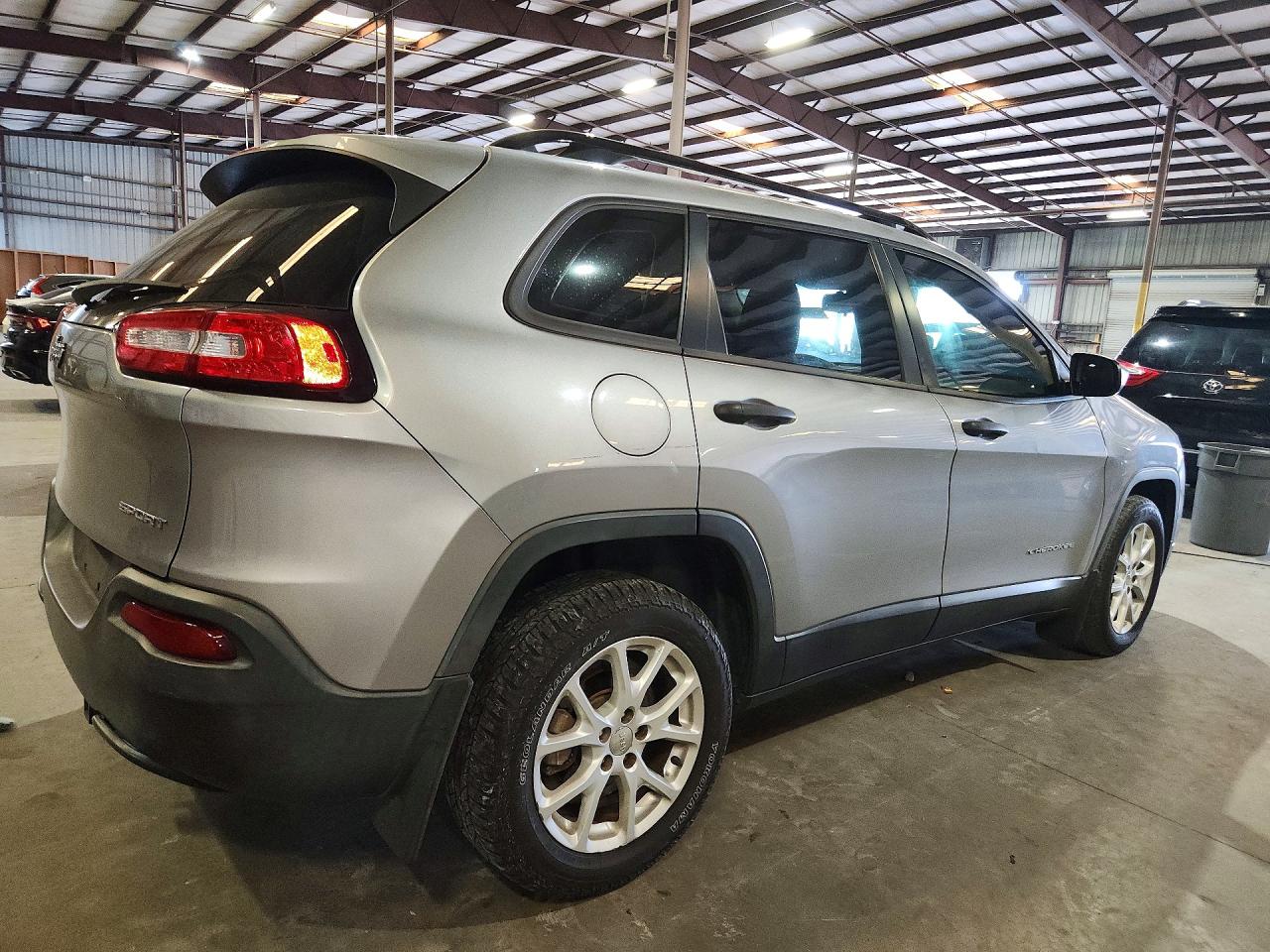2015 Jeep Cherokee Sport Silver vin: 1C4PJLAB2FW761003