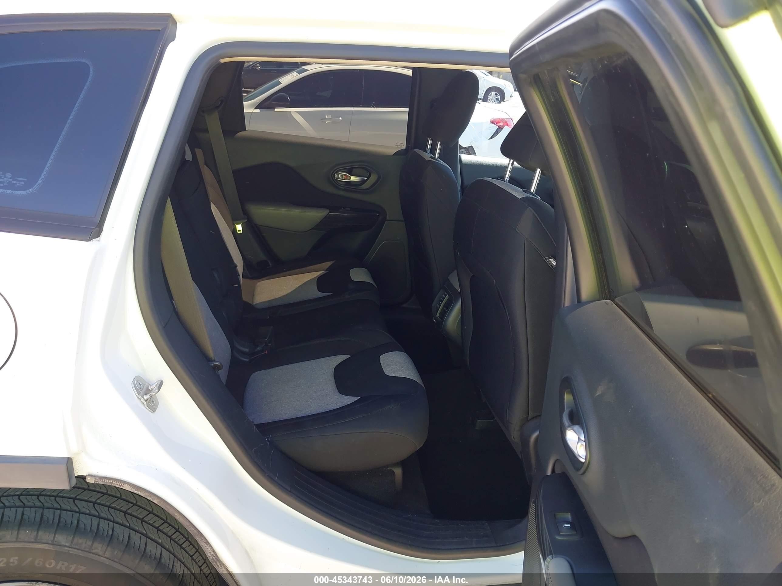 2014 Jeep Cherokee Sport Белый vin: 1C4PJLAB3EW163548