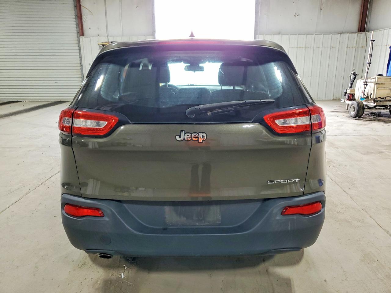 2015 Jeep Cherokee Sport Green vin: 1C4PJLAB3FW637600