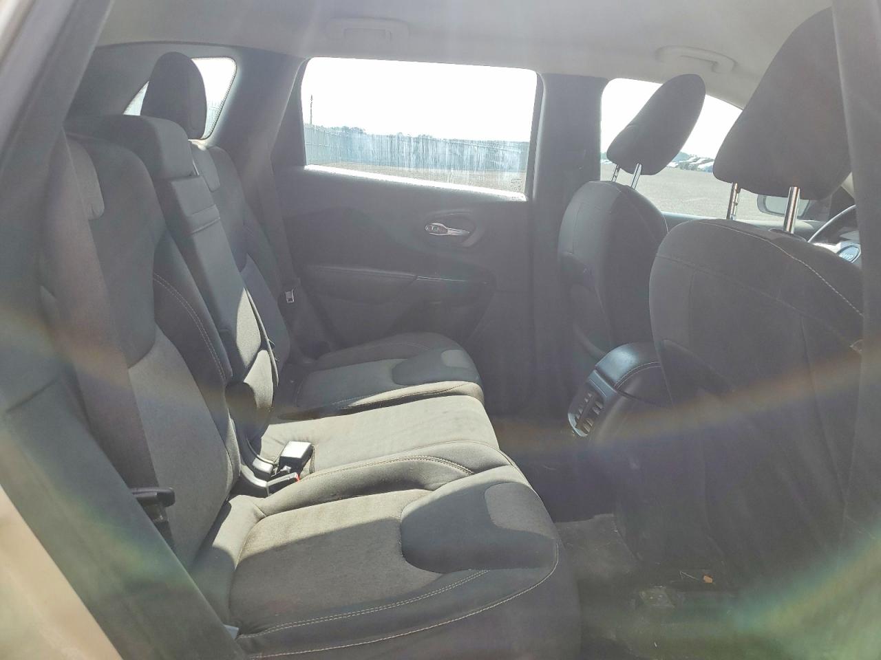 2015 Jeep Cherokee Sport Tan vin: 1C4PJLAB3FW759969