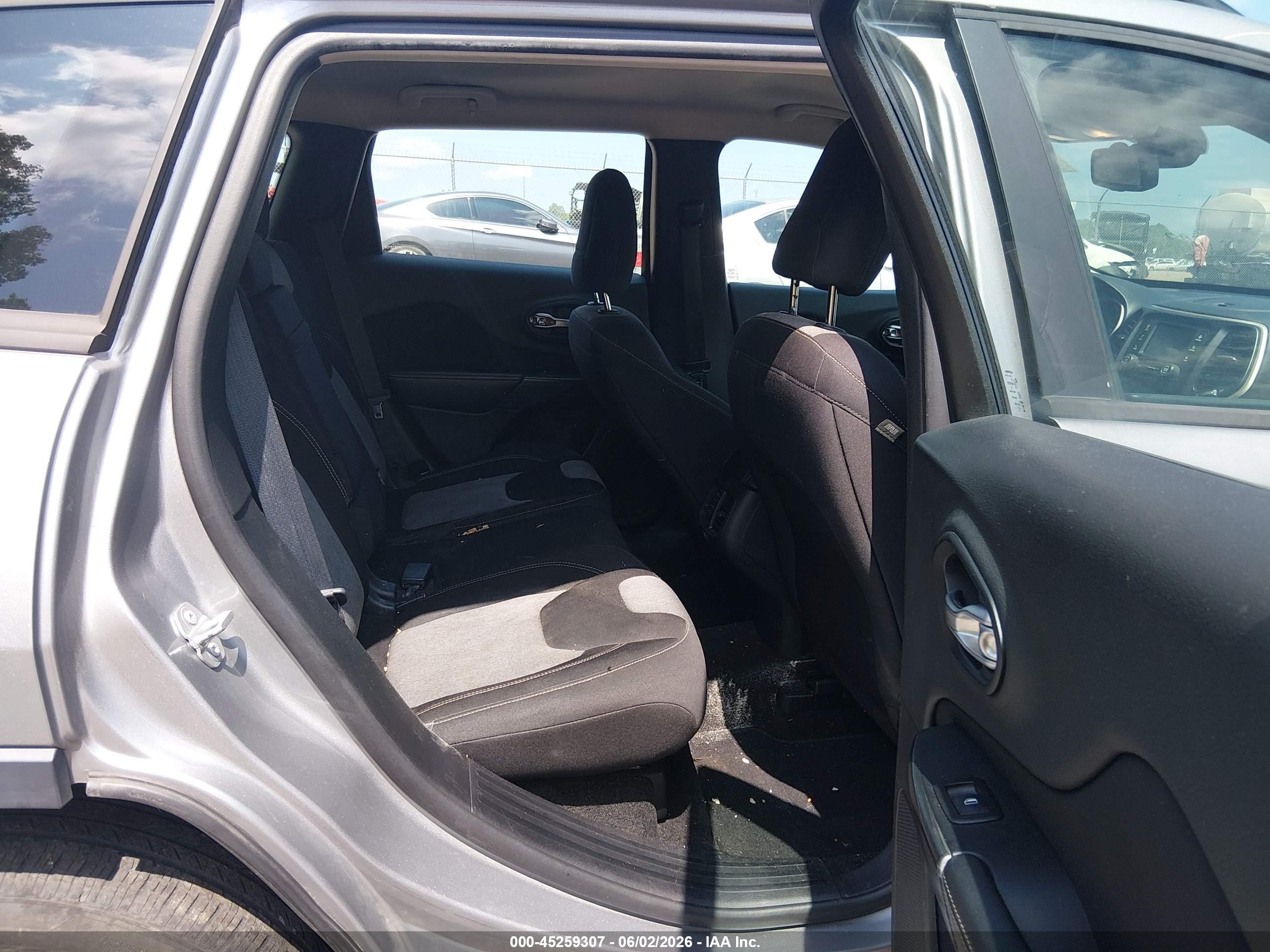 2015 Jeep Cherokee Sport Gray vin: 1C4PJLAB3FW761768