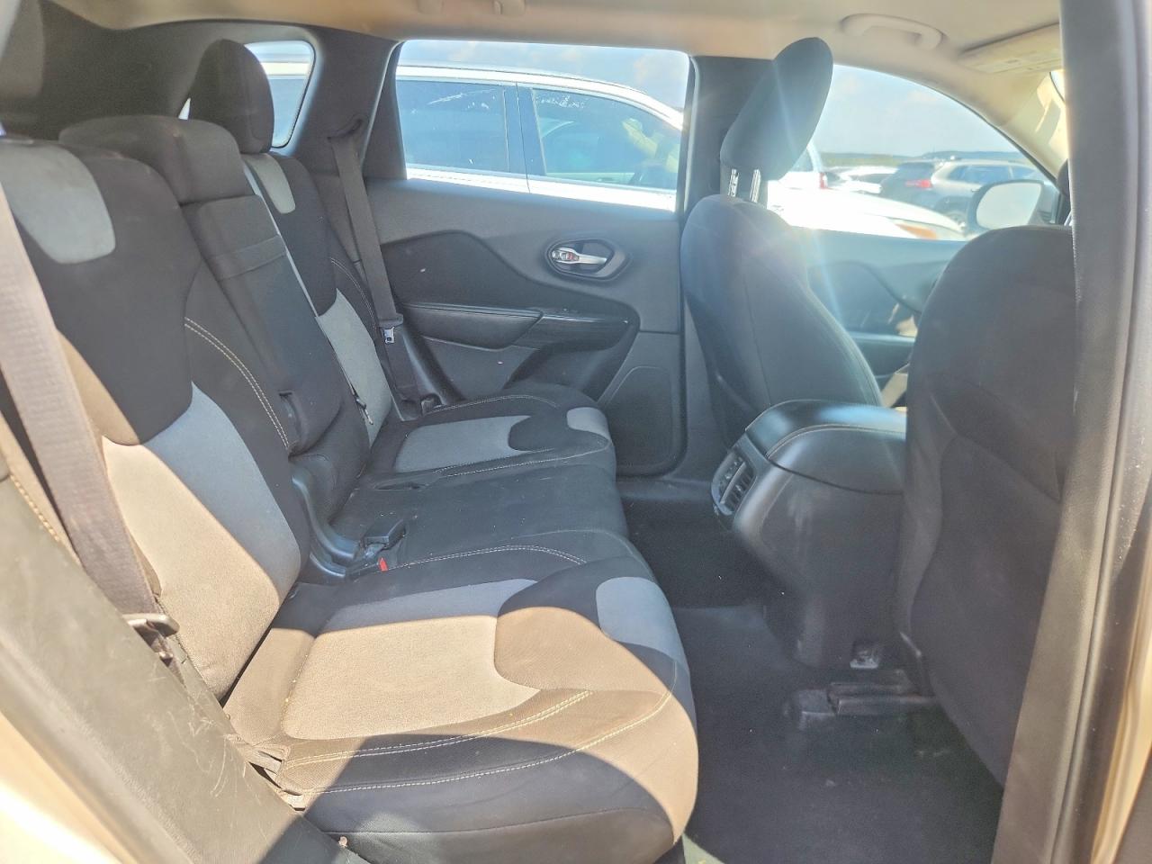 2015 Jeep Cherokee Sport Beige vin: 1C4PJLAB5FW760654