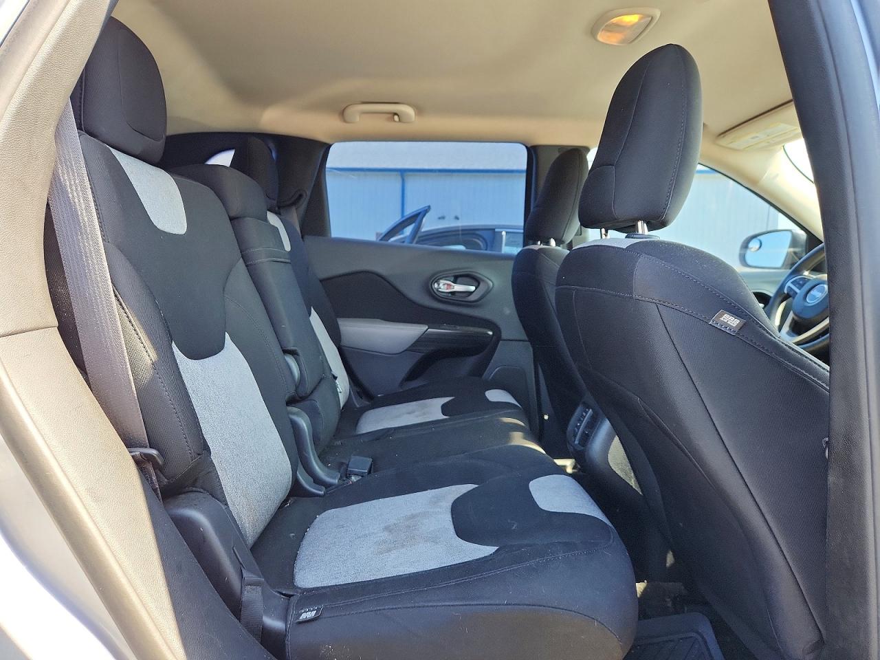 2014 Jeep Cherokee Sport Silver vin: 1C4PJLAB6EW104509