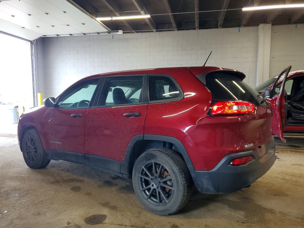 2015 Jeep Cherokee Sport Red vin: 1C4PJLAB6FW596749