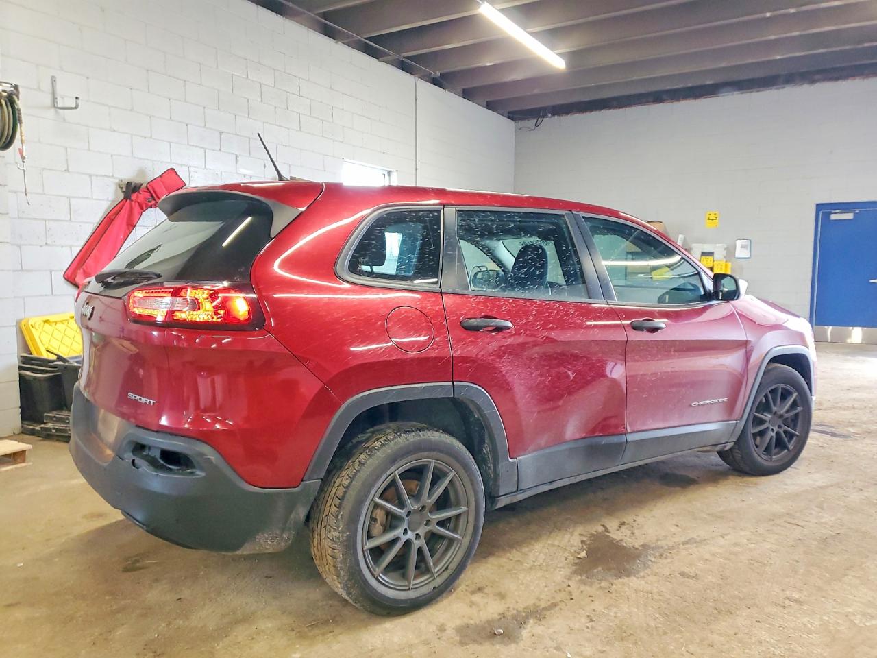 2015 Jeep Cherokee Sport Red vin: 1C4PJLAB6FW596749