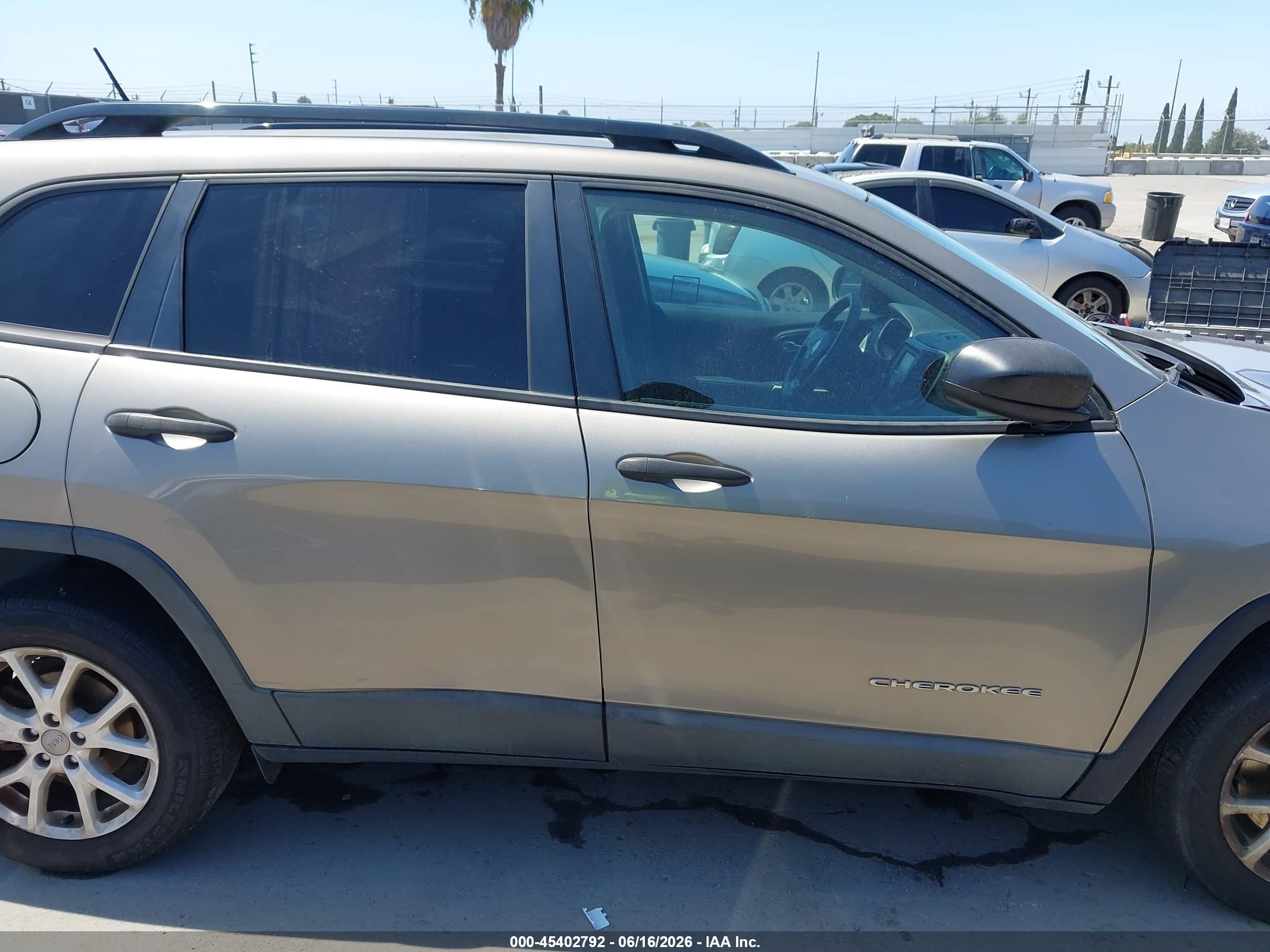 2017 Jeep Cherokee Sport Fwd Gold vin: 1C4PJLAB6HW603704