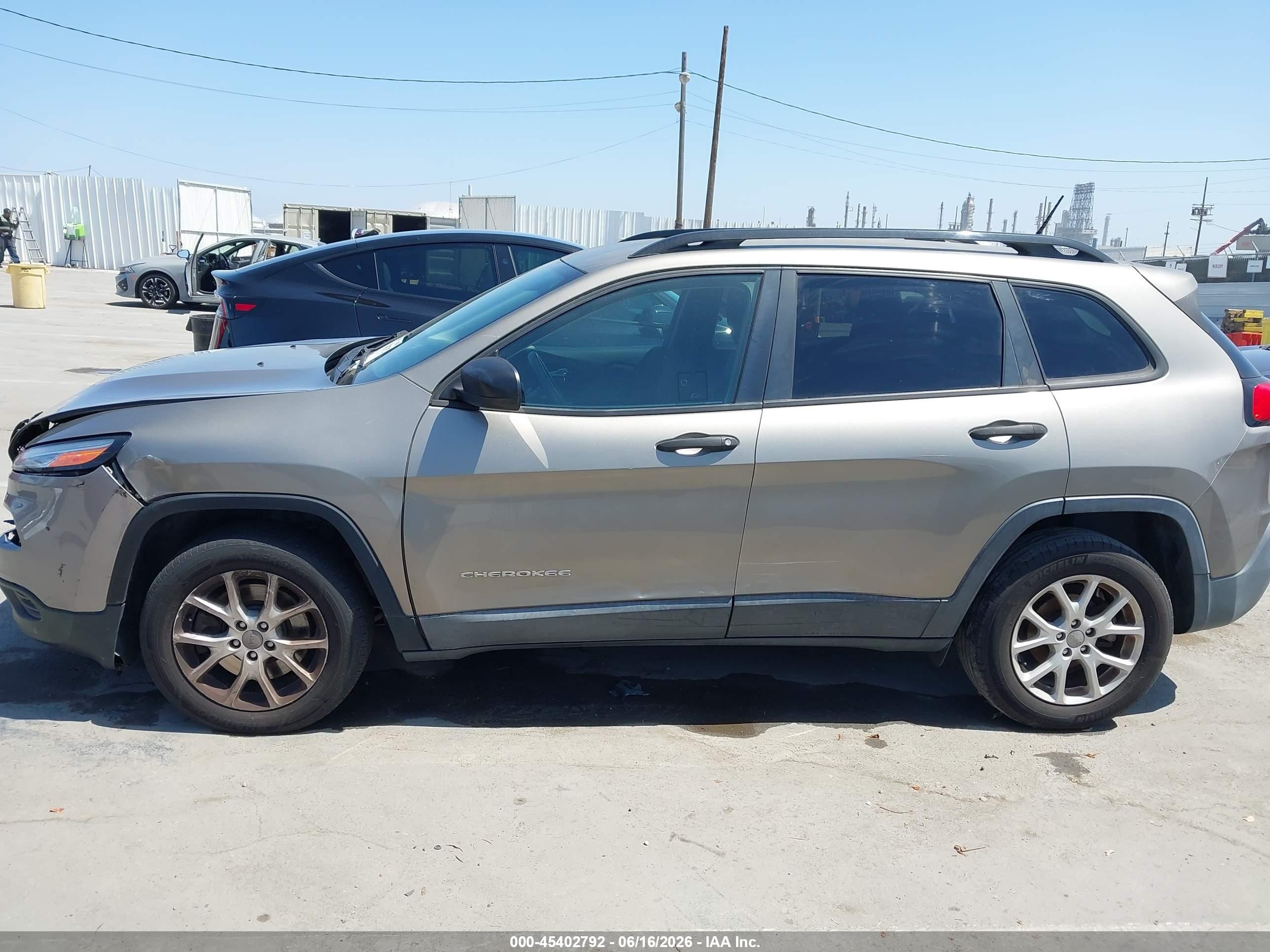 2017 Jeep Cherokee Sport Fwd Gold vin: 1C4PJLAB6HW603704