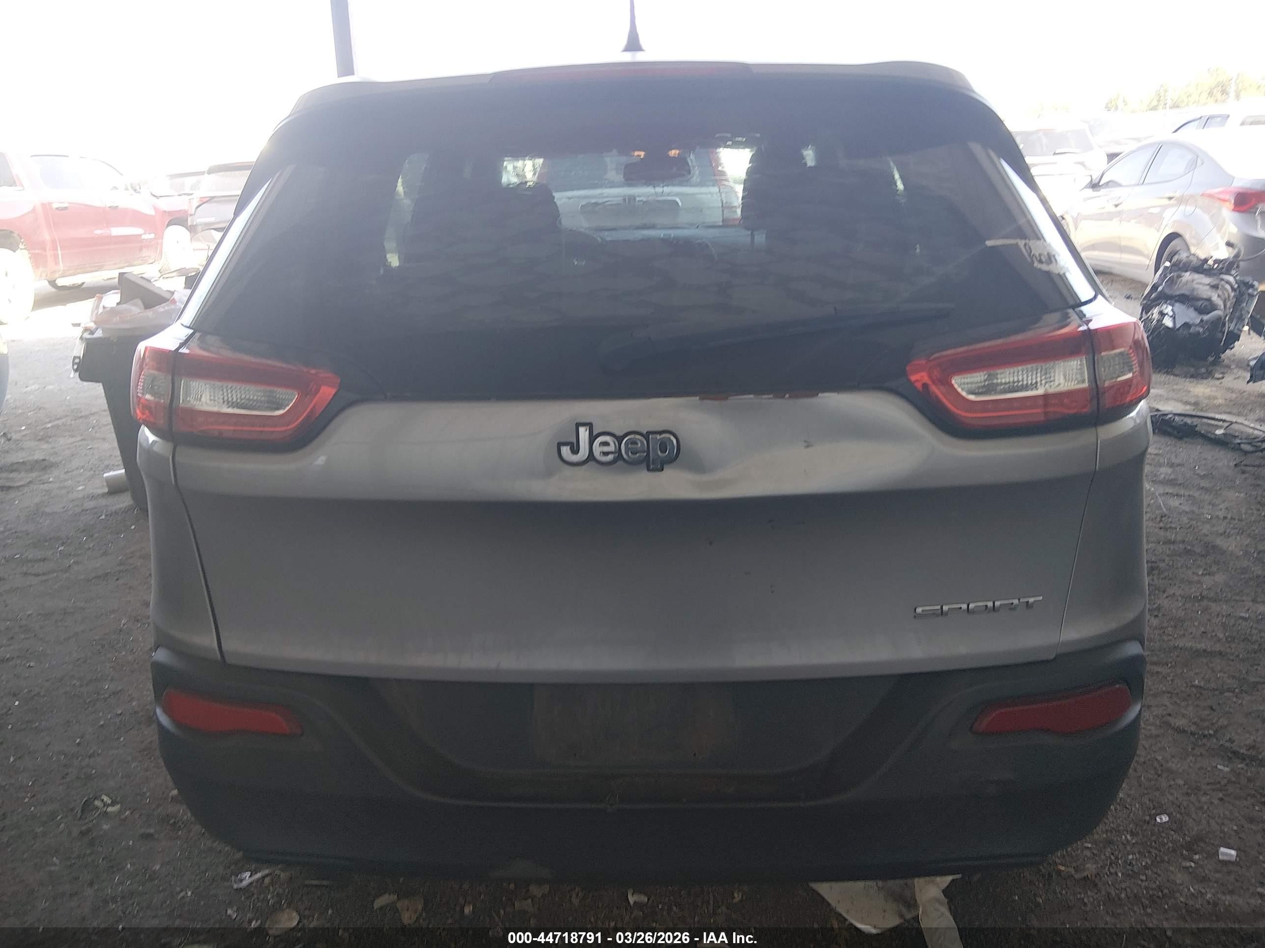 2014 Jeep Cherokee Sport Серебряный vin: 1C4PJLAB7EW112652