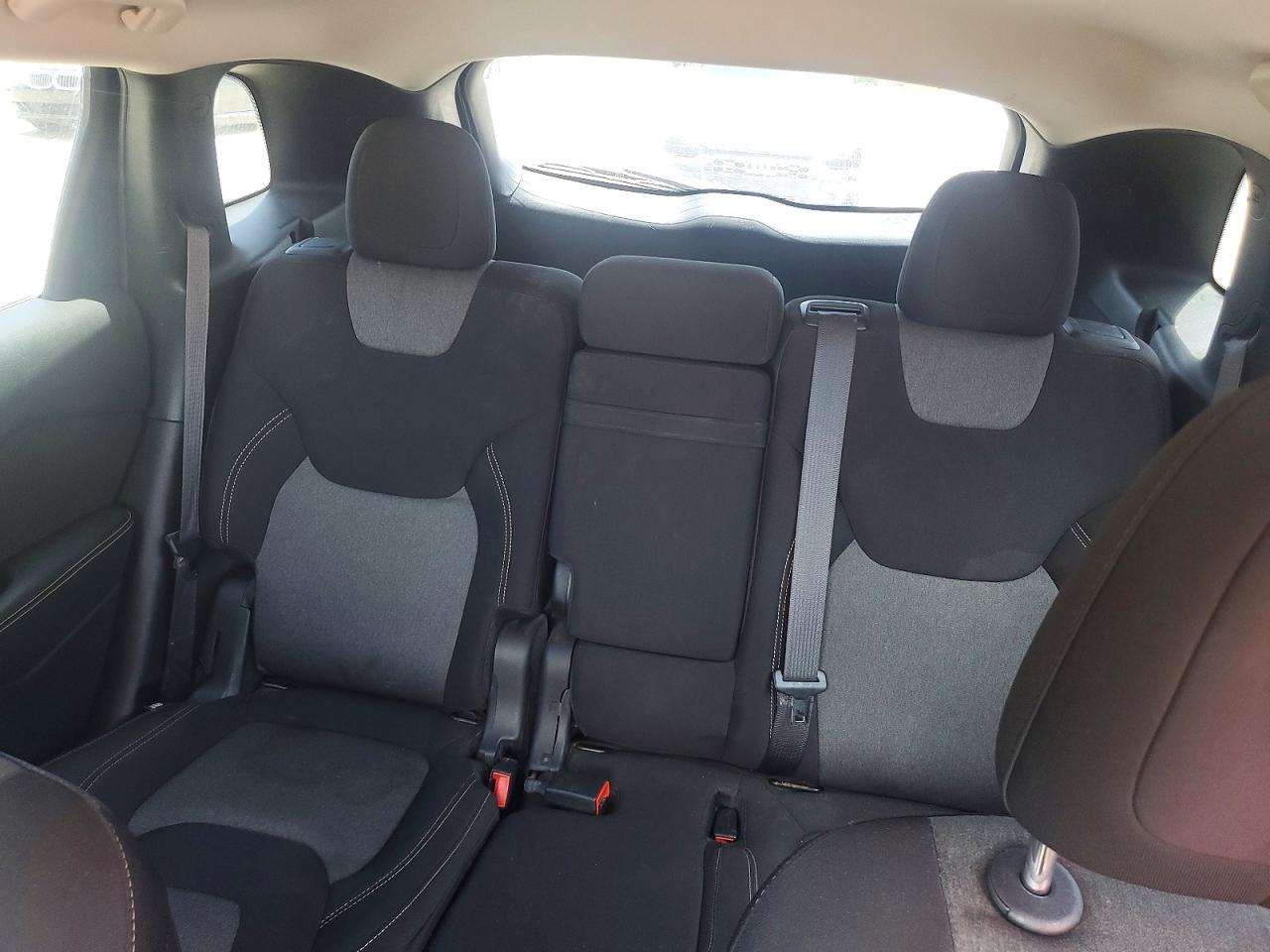 2014 Jeep Cherokee Sport Silver vin: 1C4PJLAB7EW157414