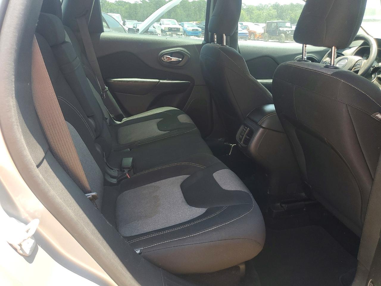 2014 Jeep Cherokee Sport Silver vin: 1C4PJLAB7EW157414