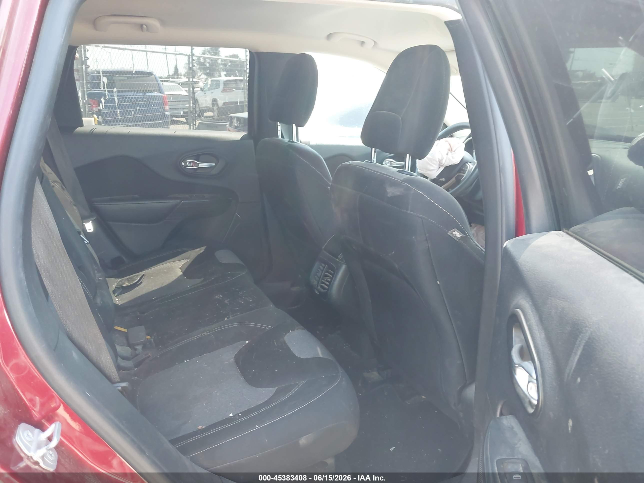 2015 Jeep Cherokee Sport Red vin: 1C4PJLAB7FW701640