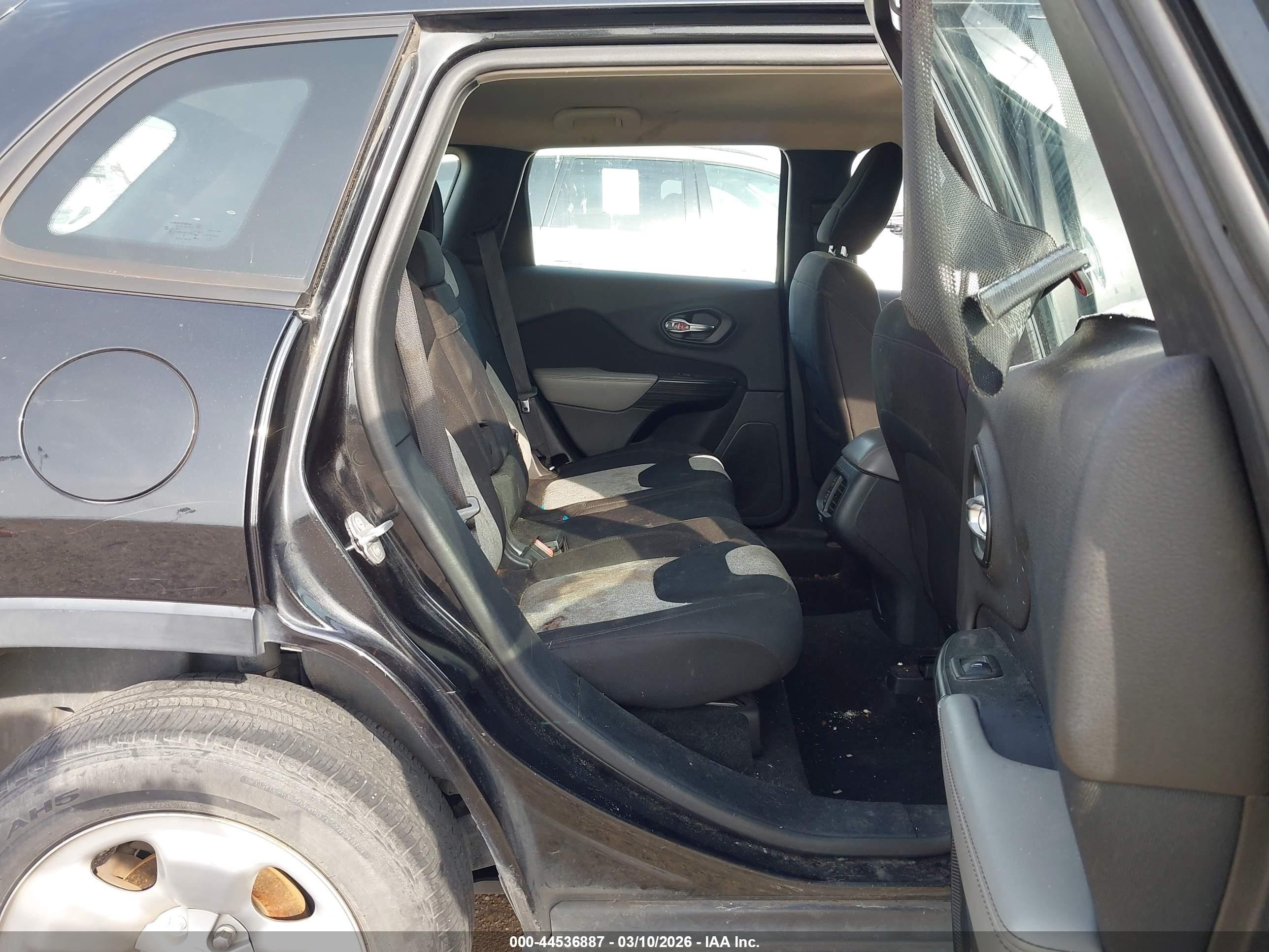2014 Jeep Cherokee Sport Серый vin: 1C4PJLAB8EW112319