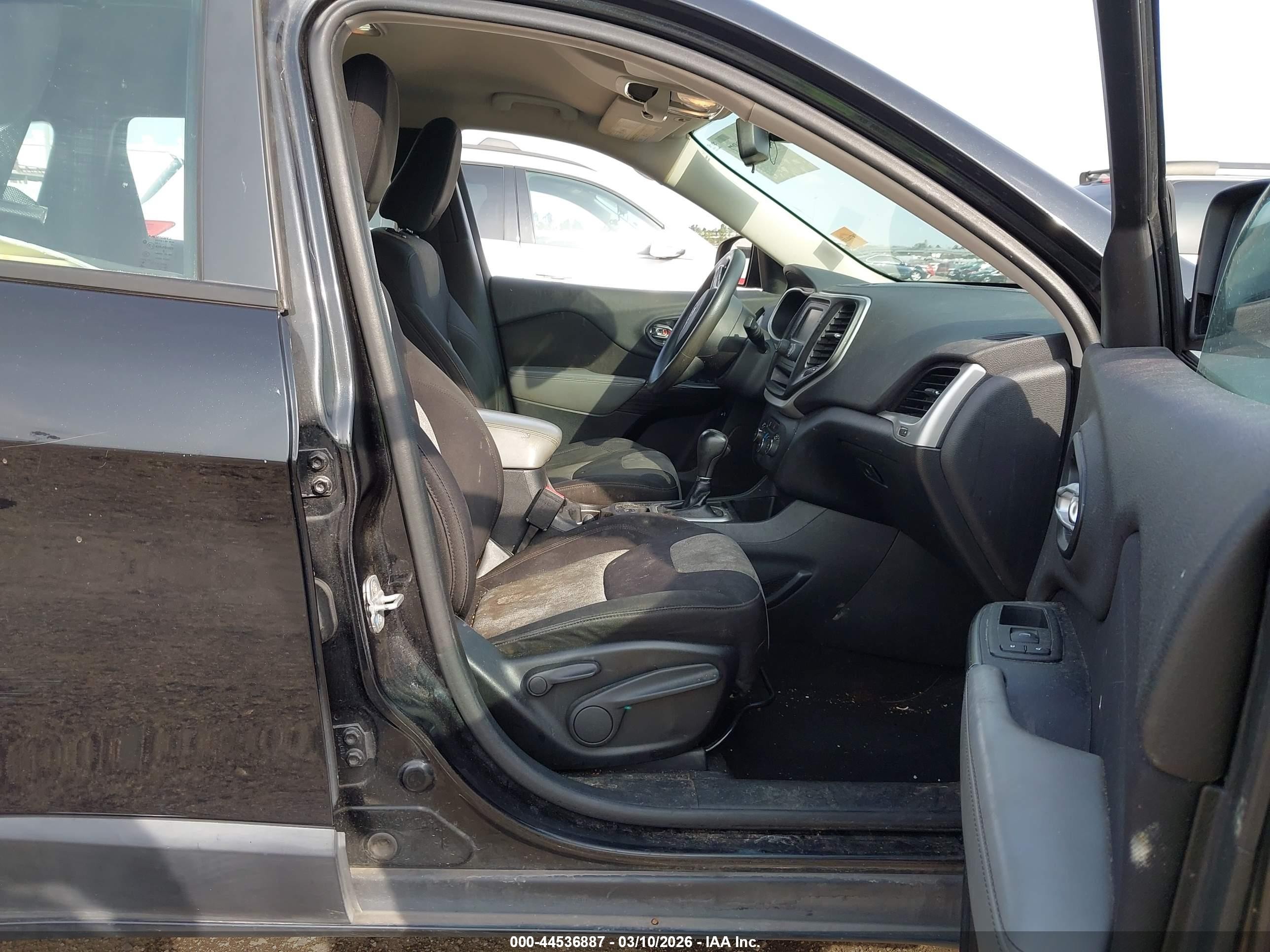 2014 Jeep Cherokee Sport Серый vin: 1C4PJLAB8EW112319