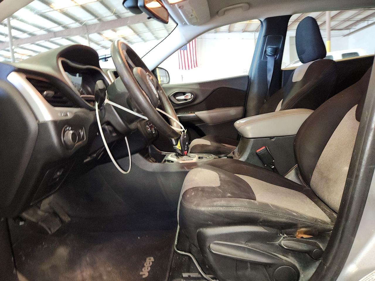 2014 Jeep Cheeroke Silver vin: 1C4PJLAB8EW122803